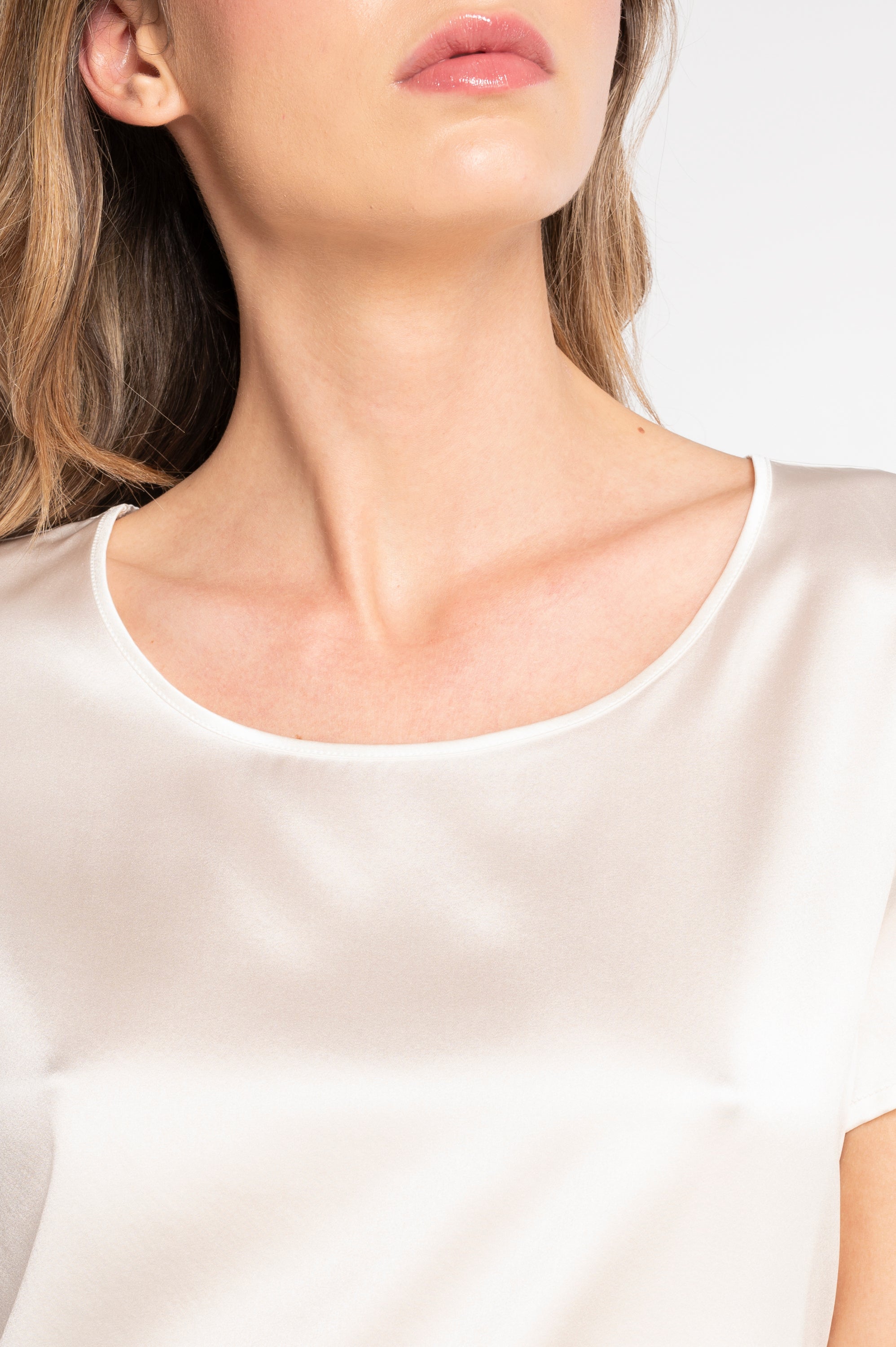 Short-sleeved stretch silk top 10308