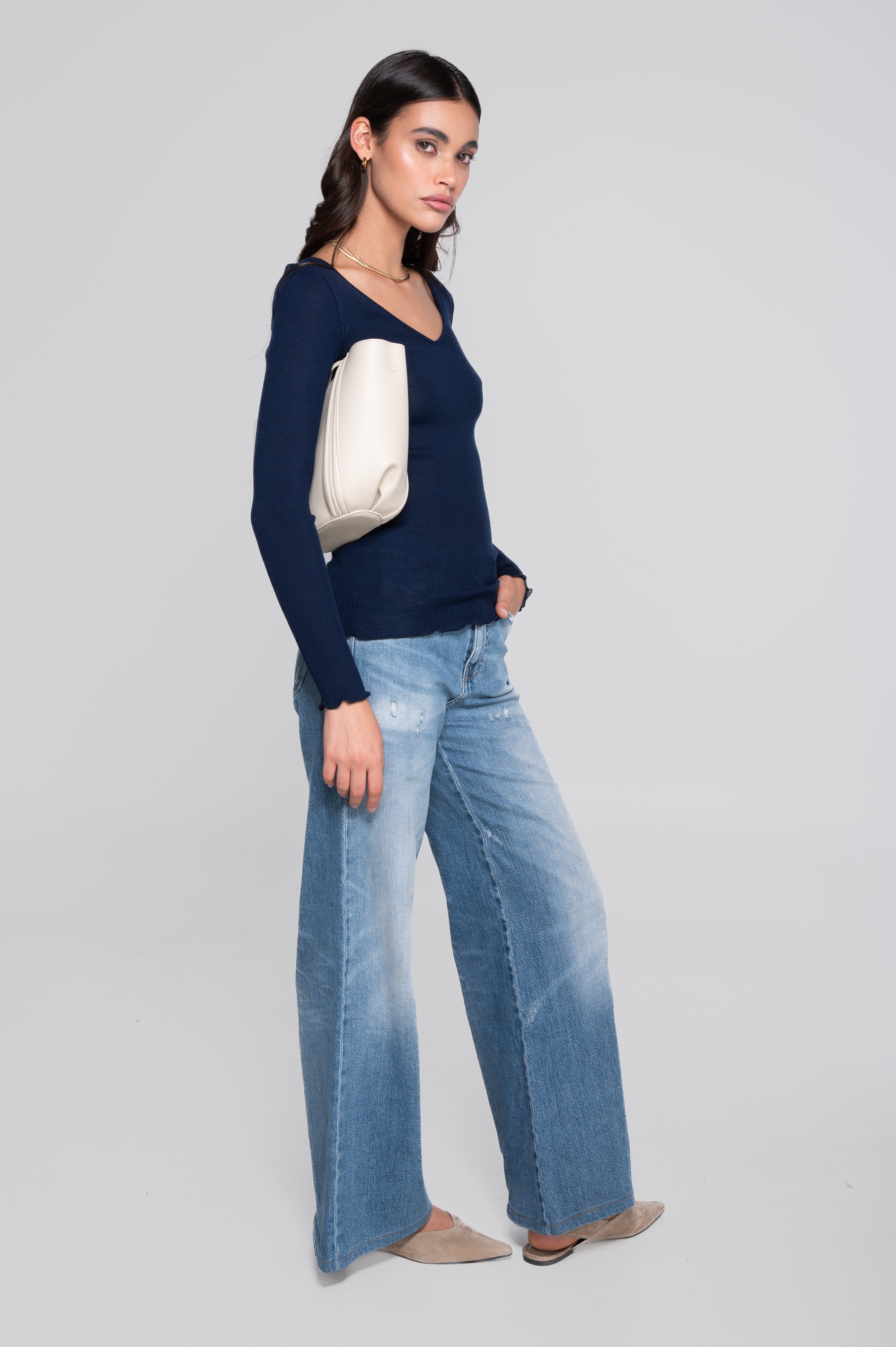 Wool and silk long sleeves V neck shirt 3486