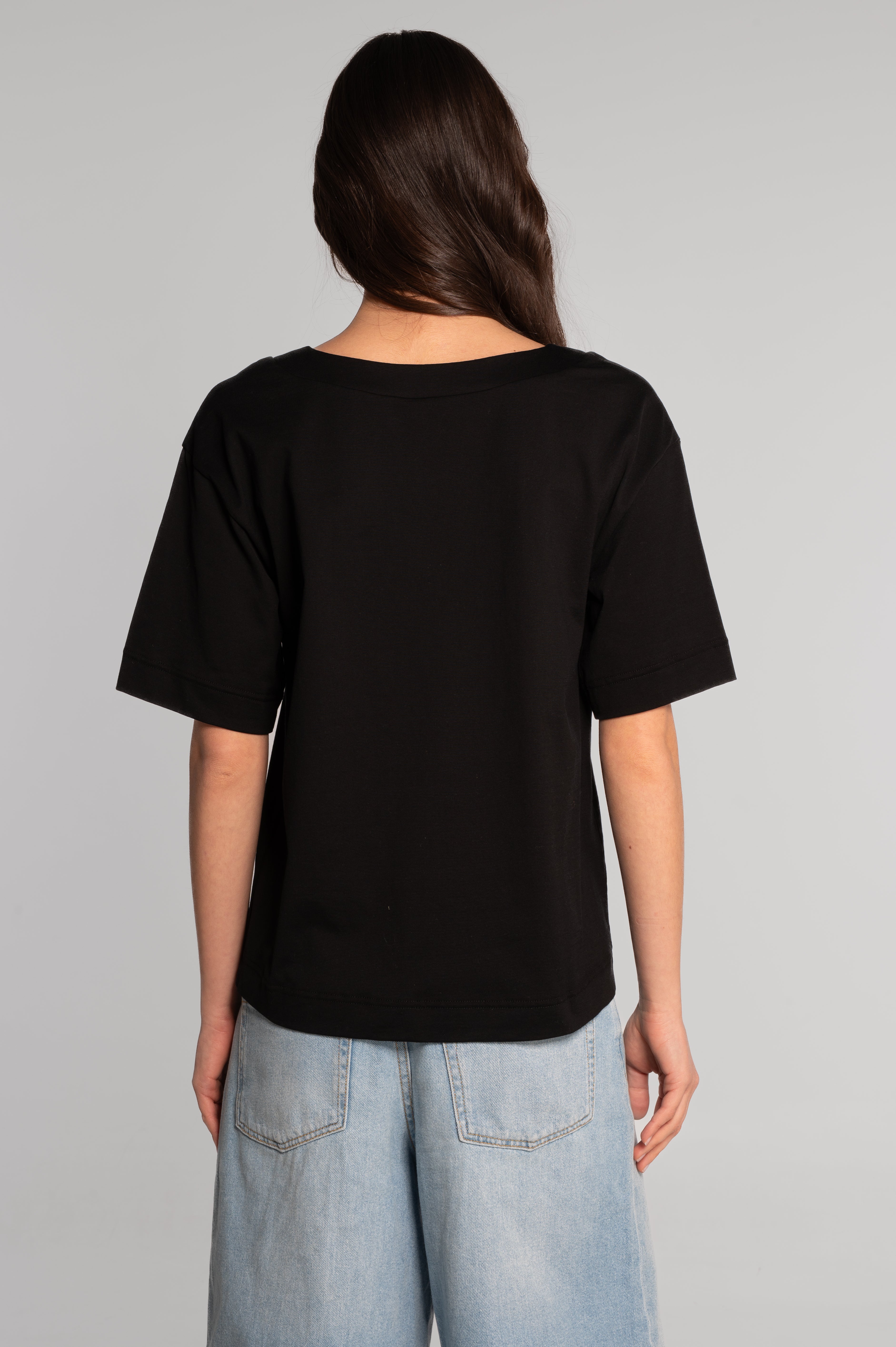V neck T-shirt in jersey cotton 411