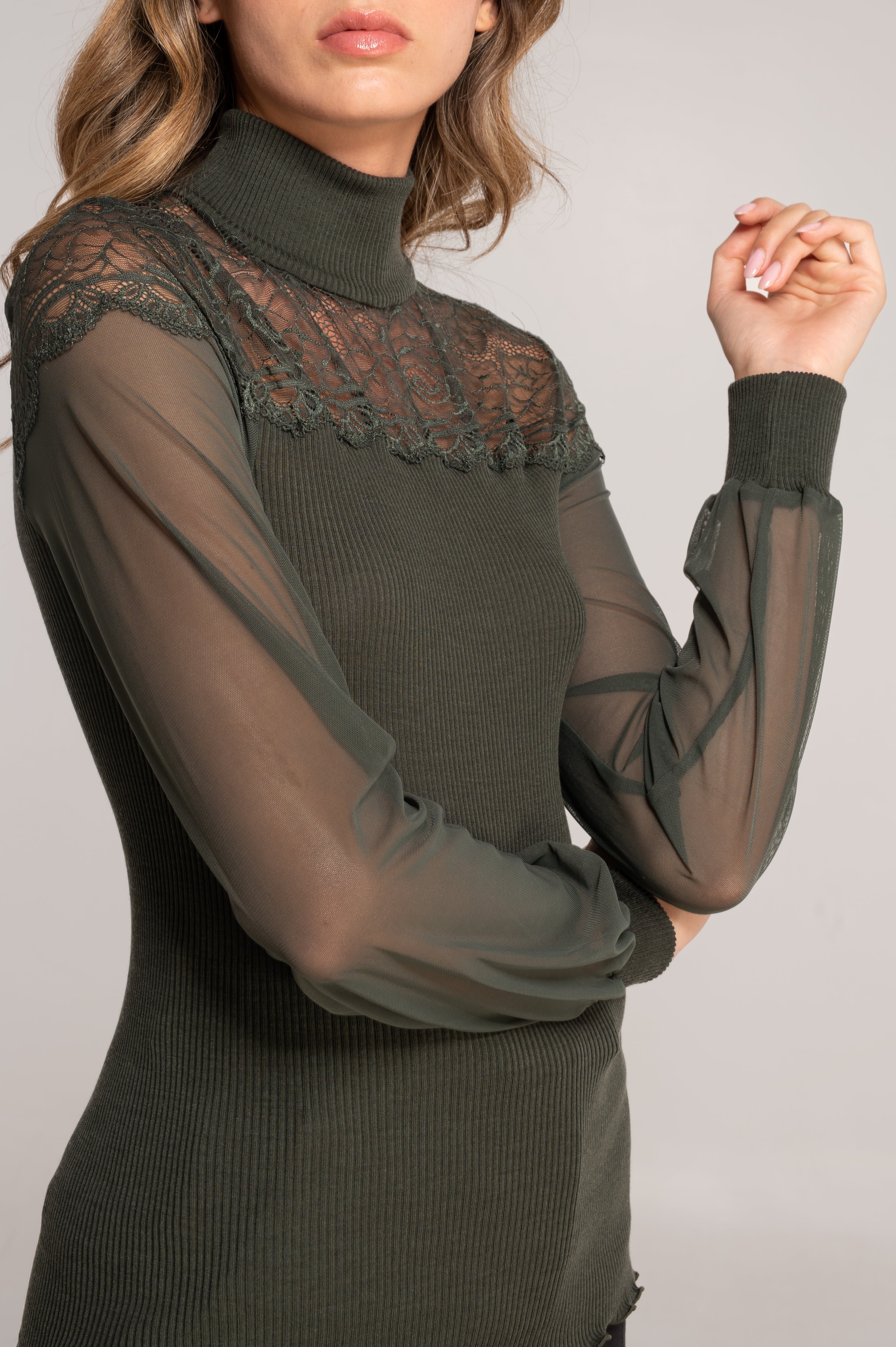 Wool and silk long sleeves turtleneck shirt with Leavers lace 7408