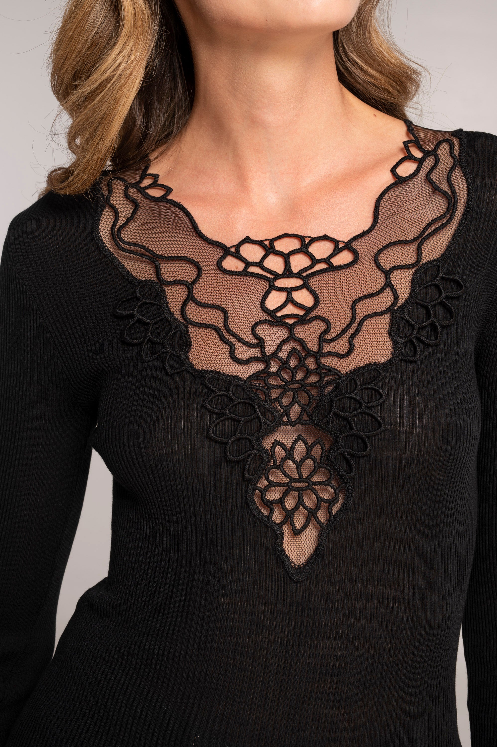 Wool and silk long sleeves shirt with floral motif 7429