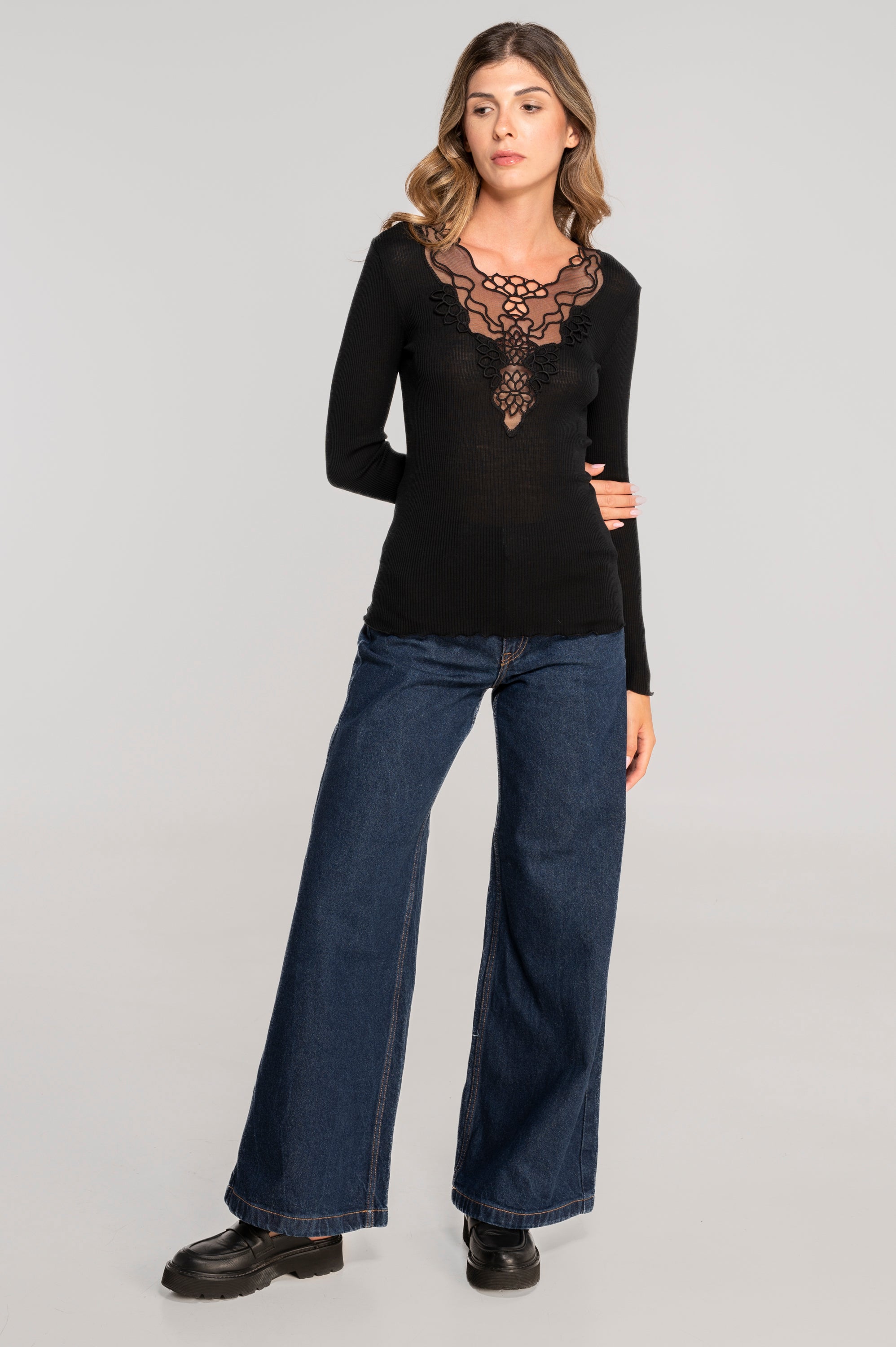 Wool and silk long sleeves shirt with floral motif 7429