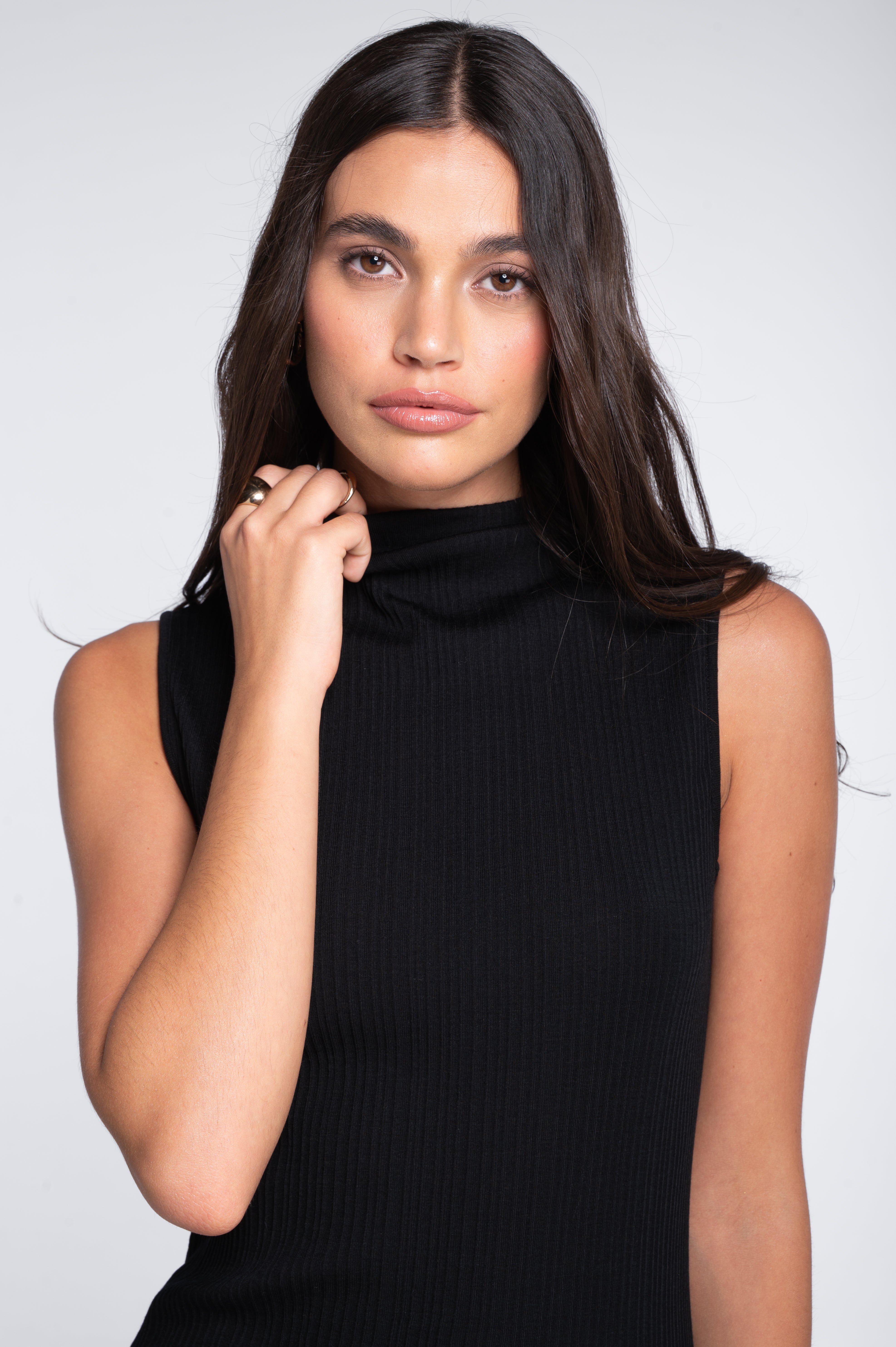 Wool and silk sleeveless mock neck top 7465