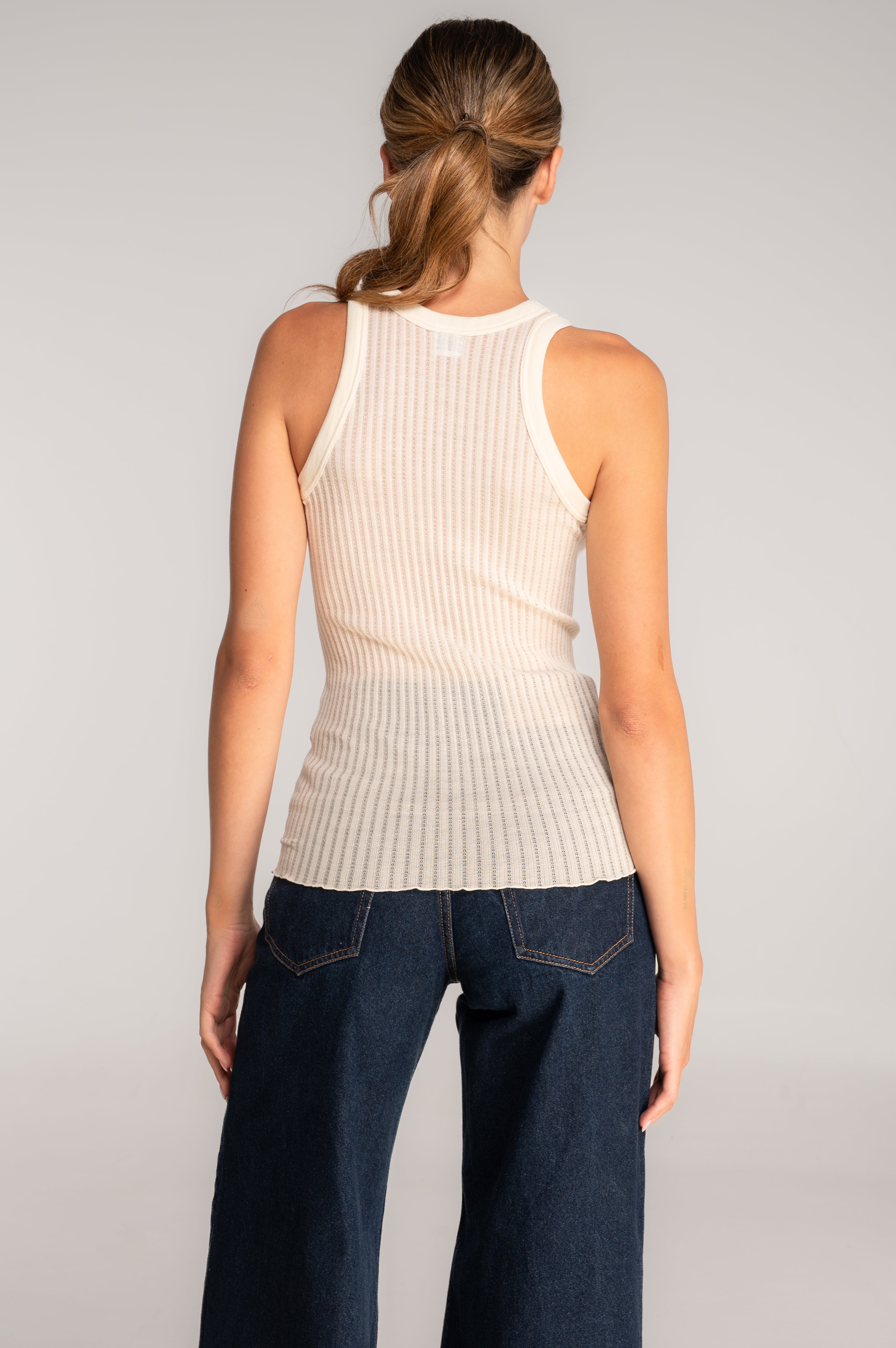 Sleeveless halterneck top in ajouré wool and silk 7490