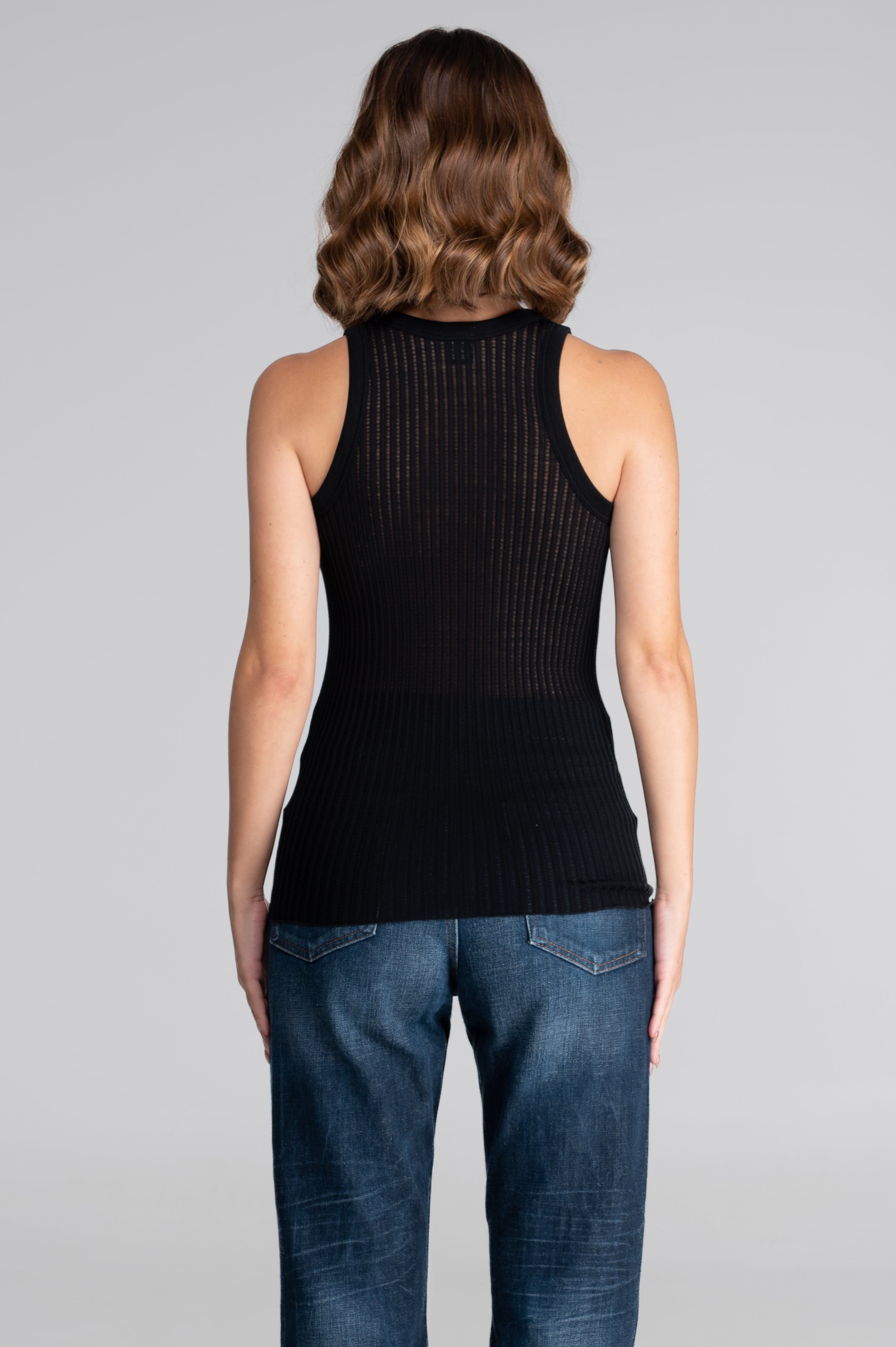 Sleeveless halterneck top in ajouré wool and silk 7490