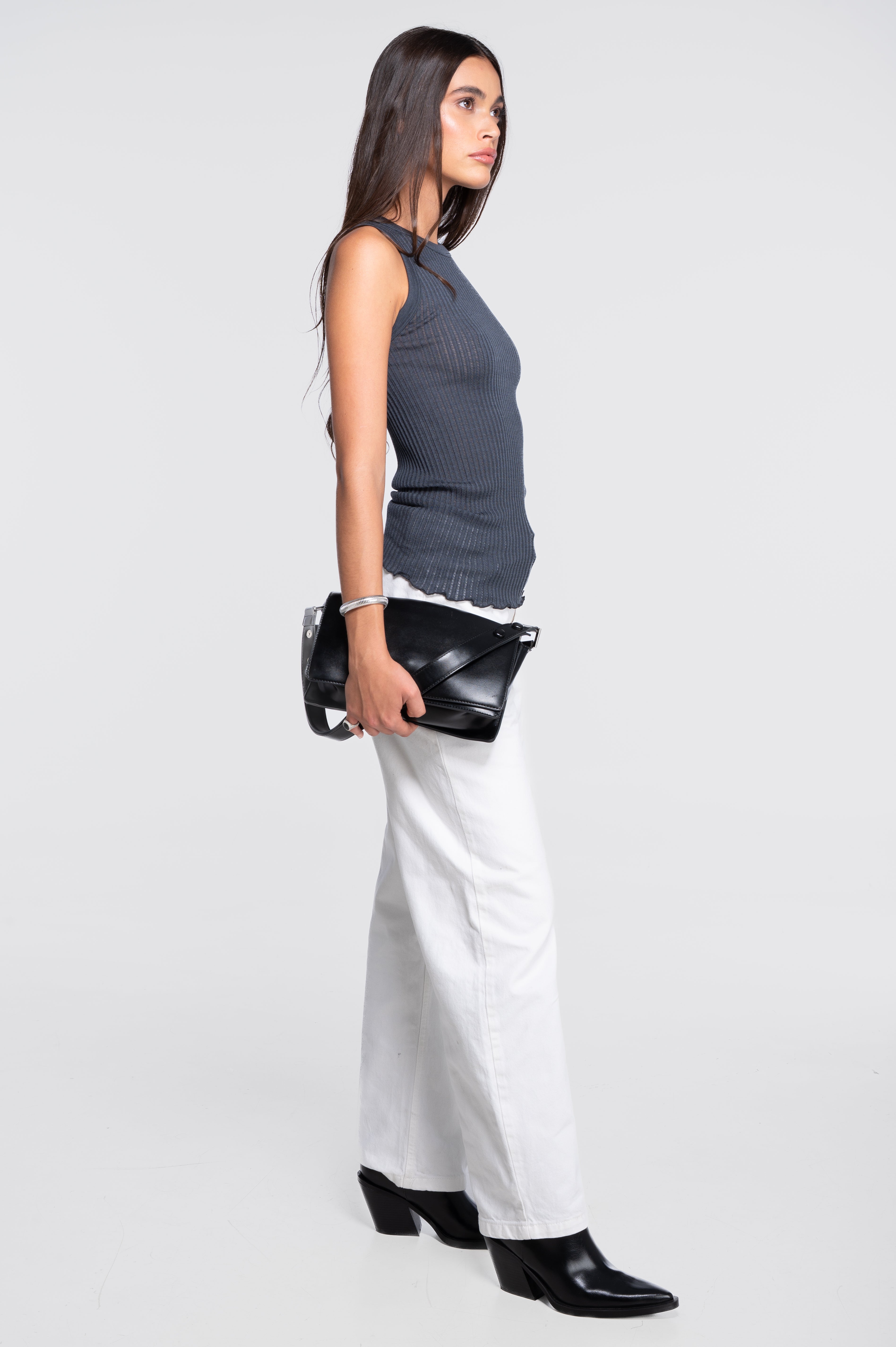 Sleeveless halterneck top in ajouré wool and silk 7490