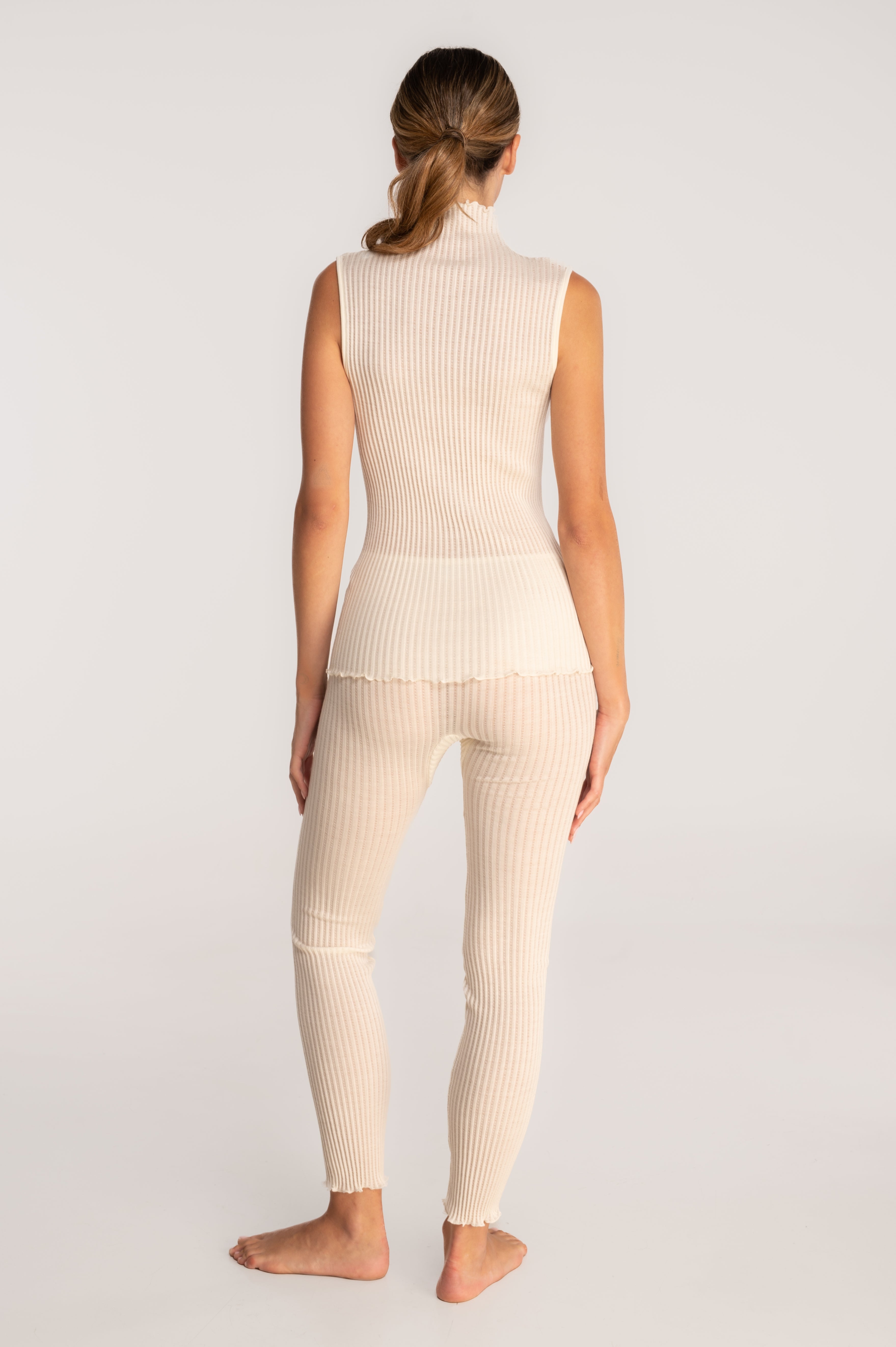 Sleeveless mock neck top in ajouré wool and silk 7492