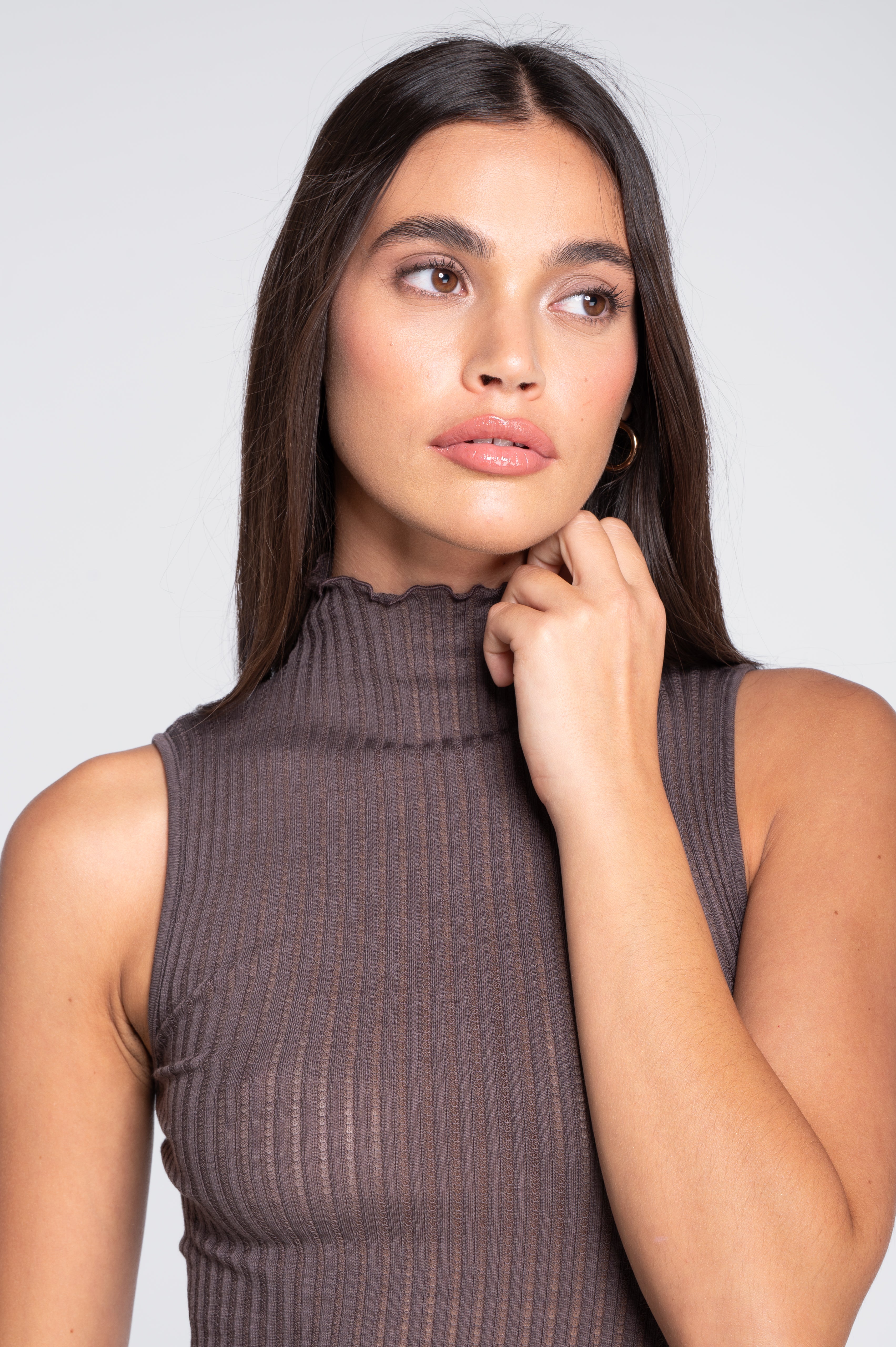 Sleeveless mock neck top in ajouré wool and silk 7492
