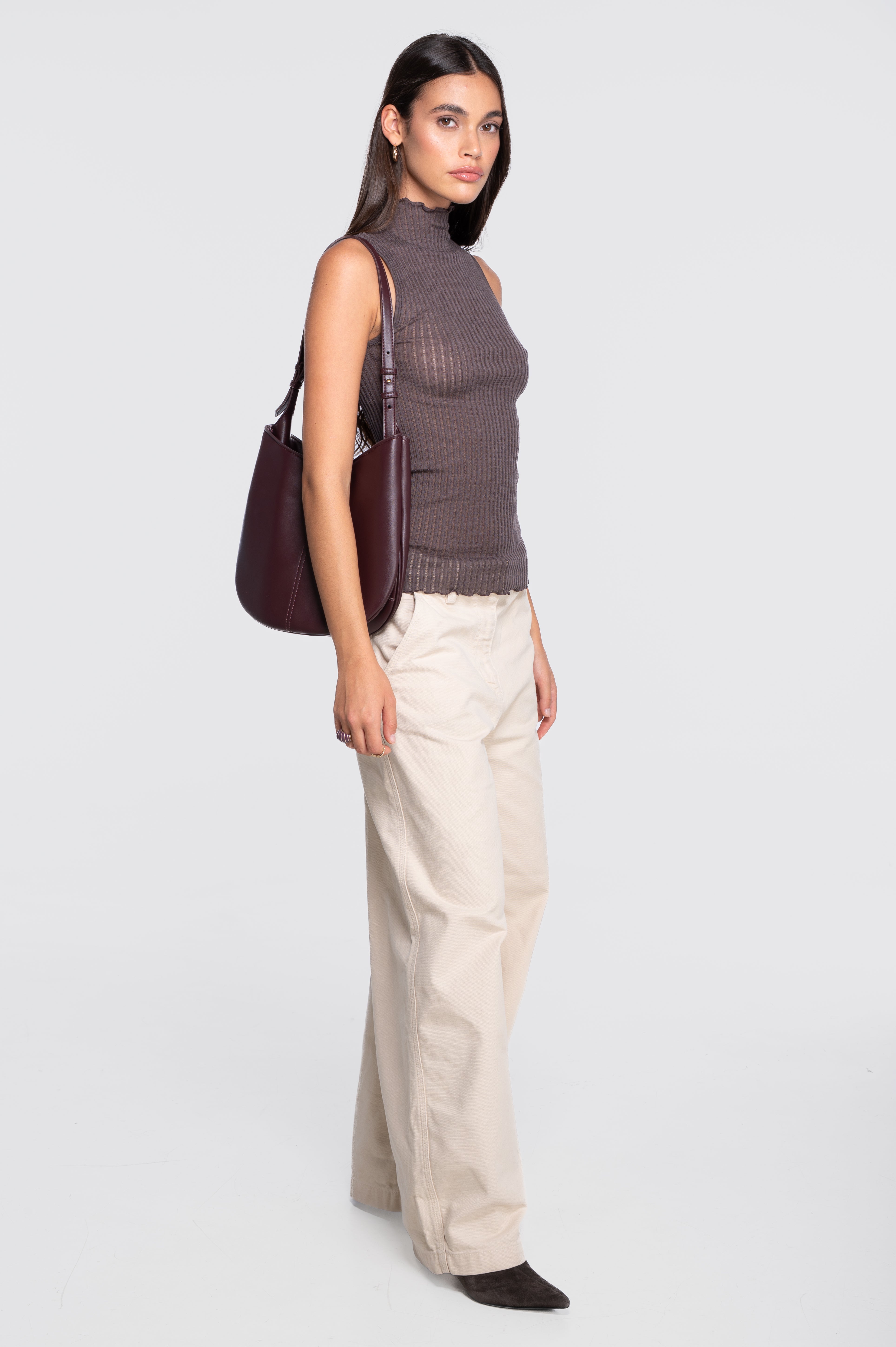 Sleeveless mock neck top in ajouré wool and silk 7492