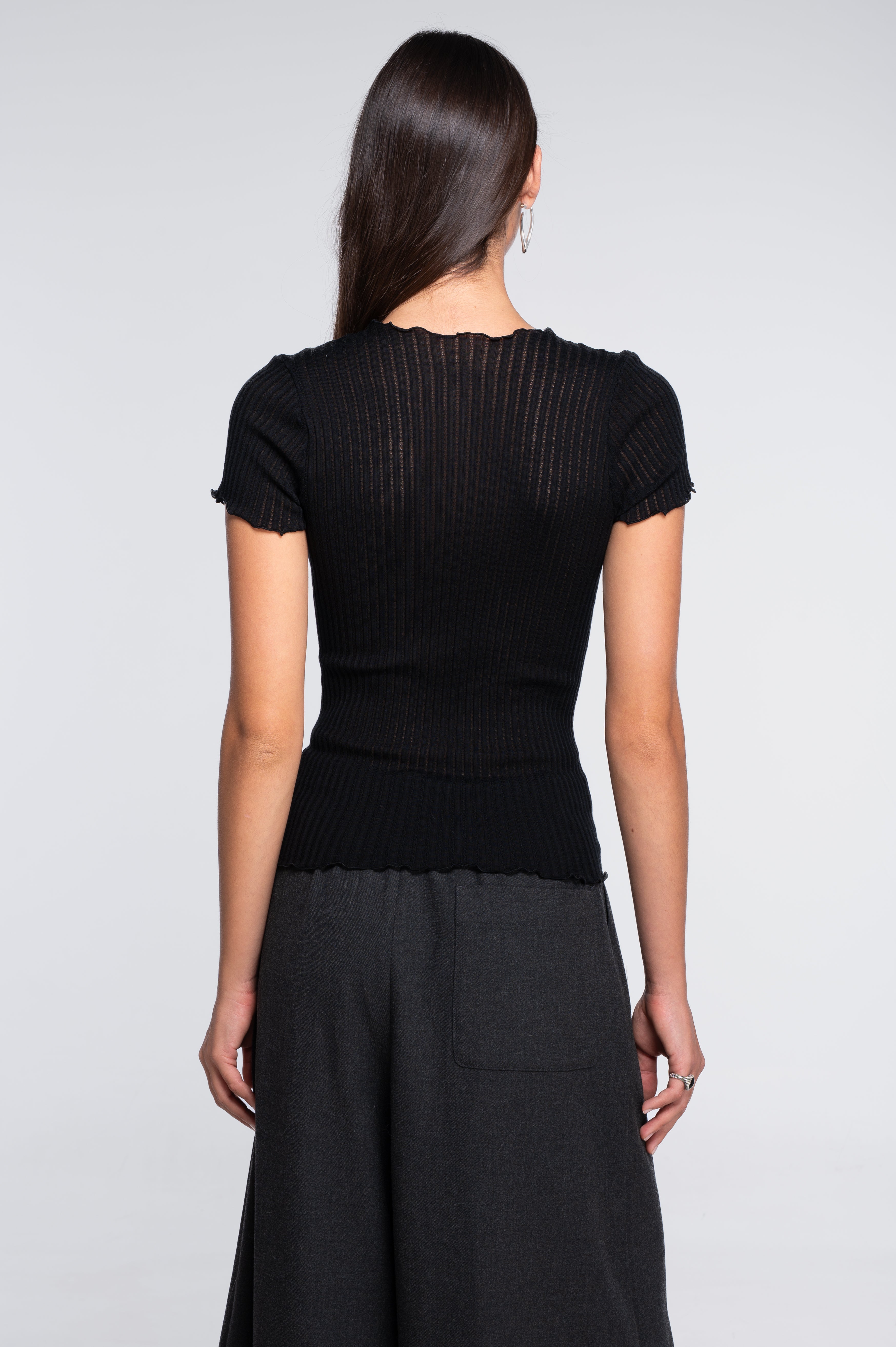 Short sleeves roundneck top in ajouré wool and silk 7493