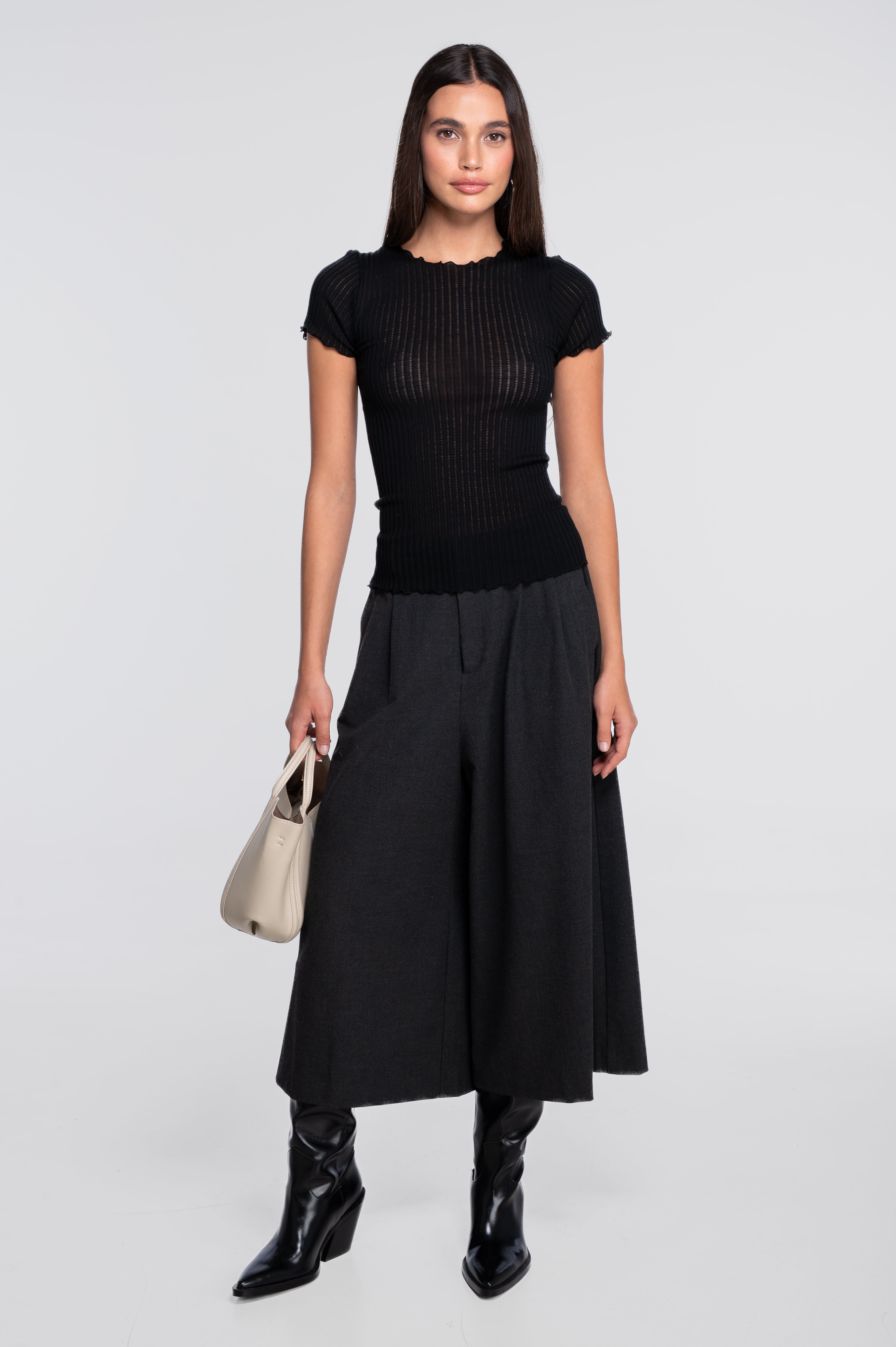 Short sleeves roundneck top in ajouré wool and silk 7493