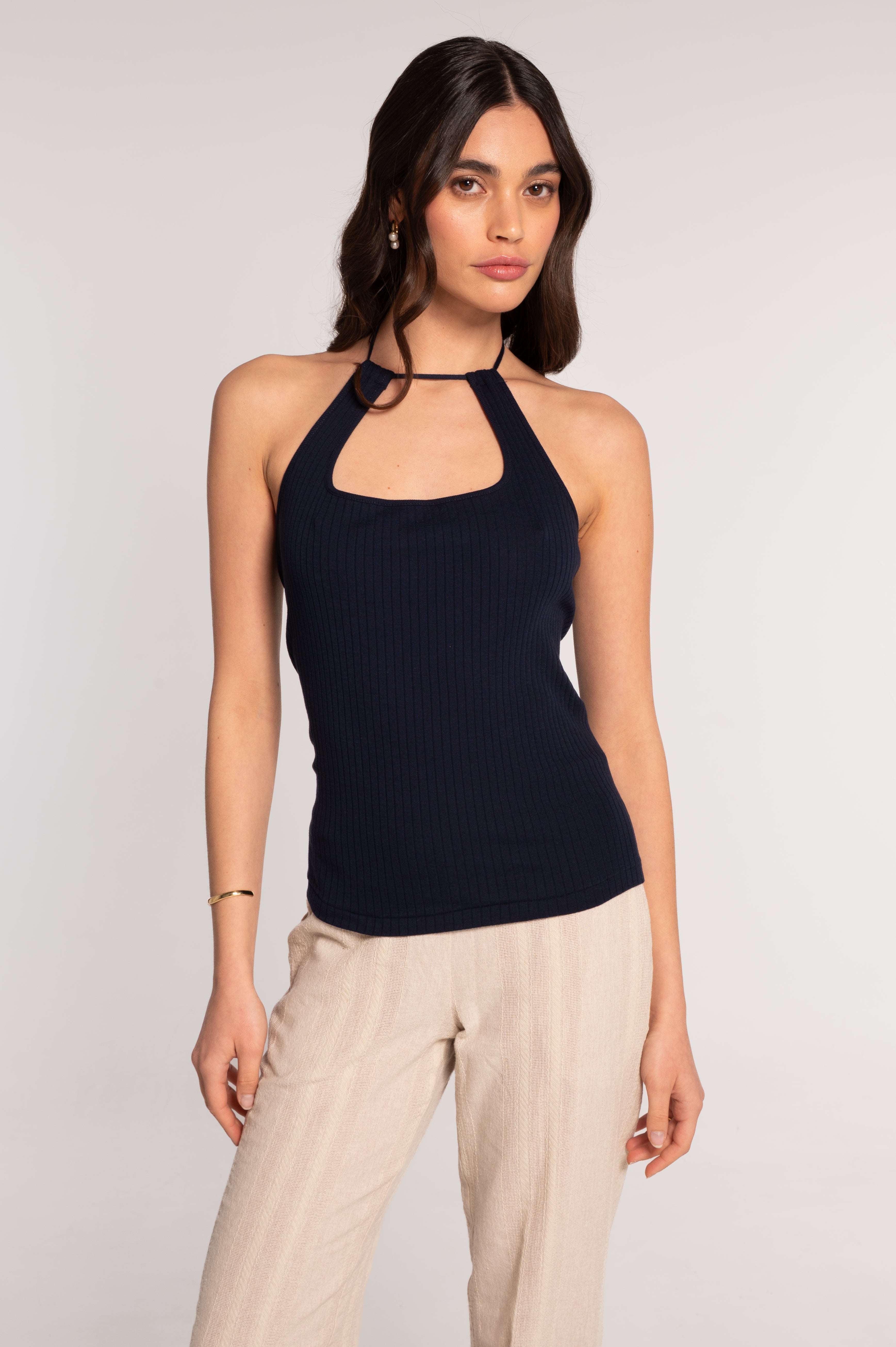 Cotton top with a keyhole detail 7563