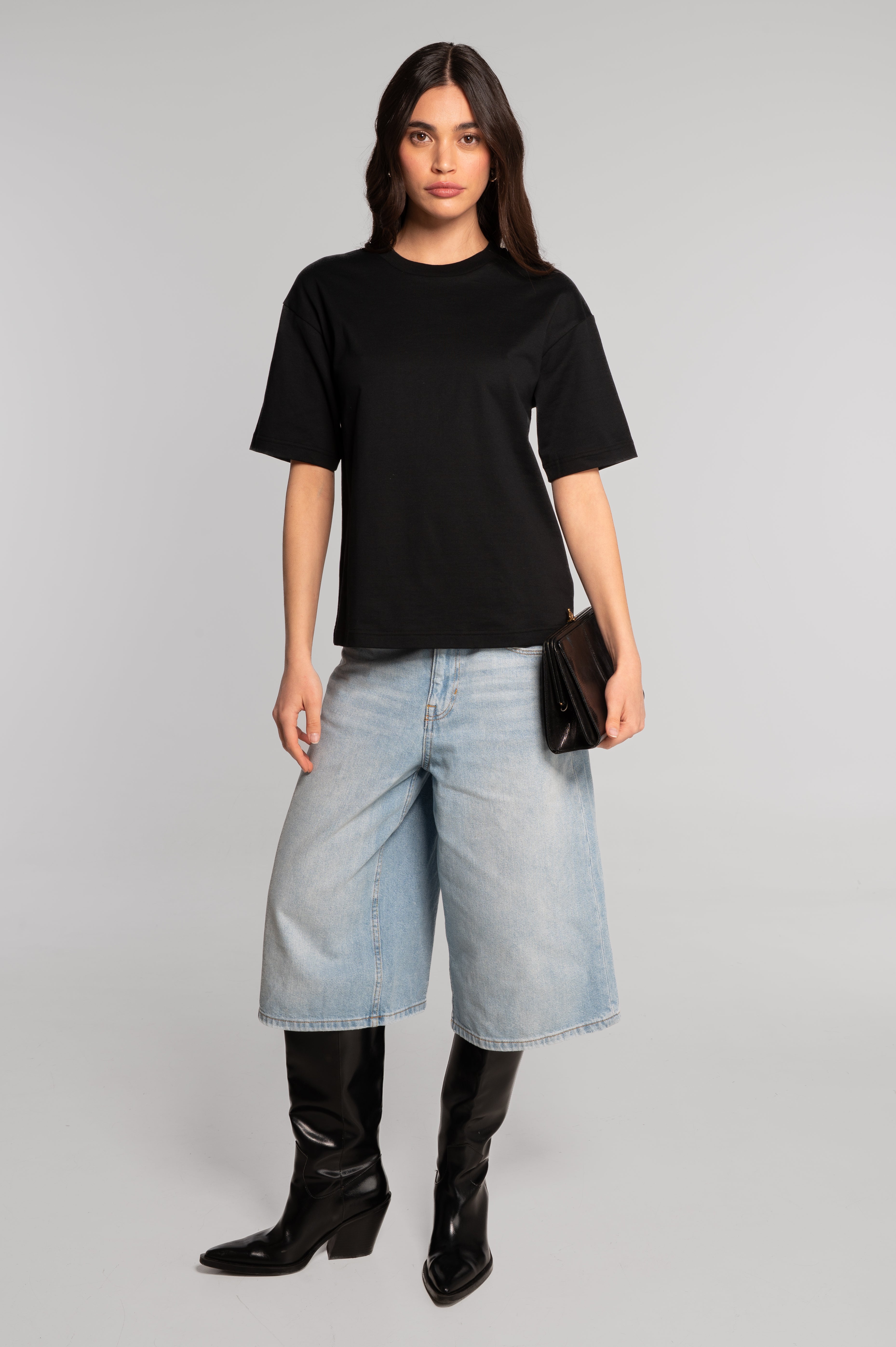 Round neck T-shirt in heavyweight jersey cotton 7571