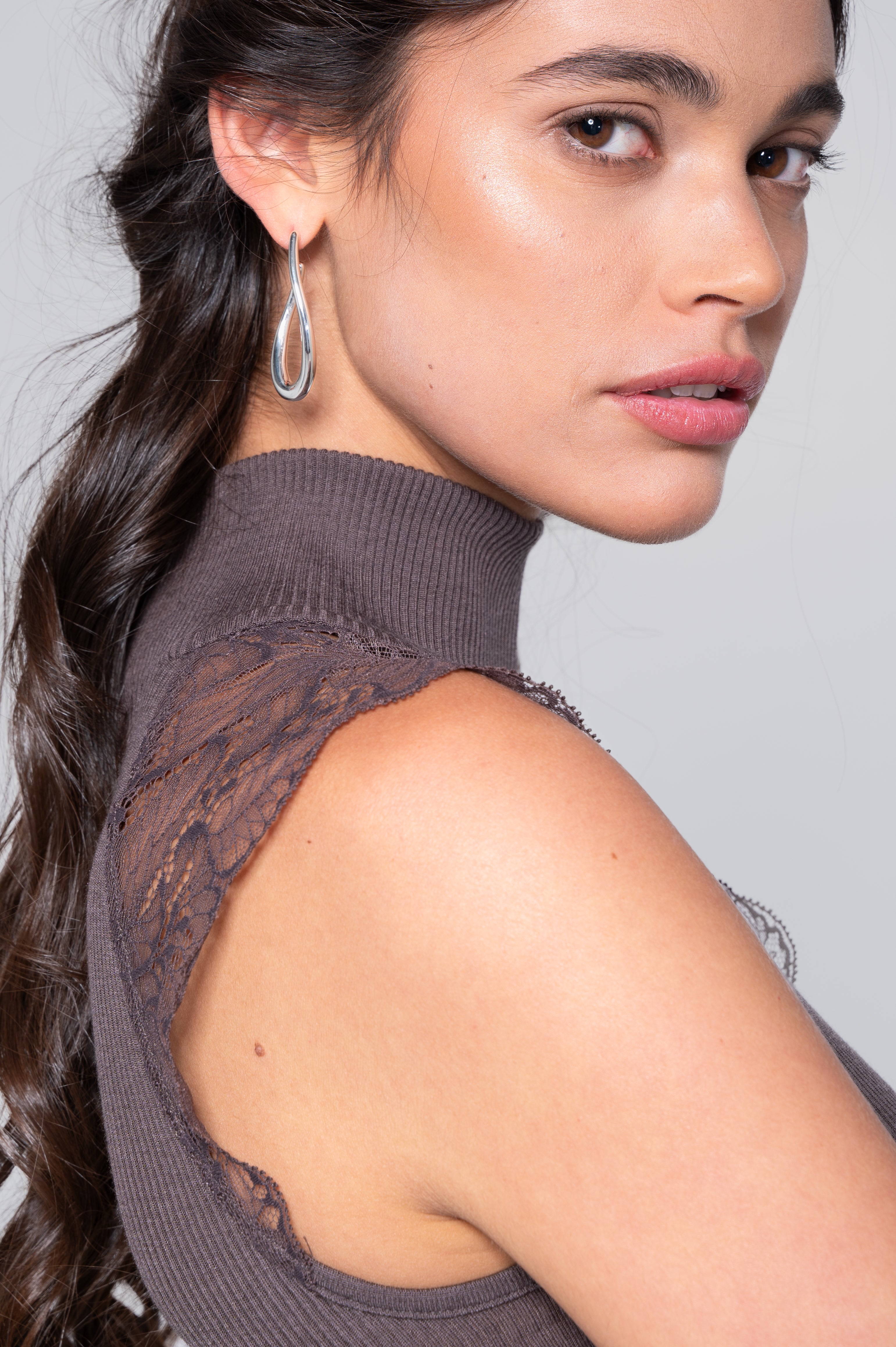 Wool and silk sleeveless mock neck top with Leavers lace 7611