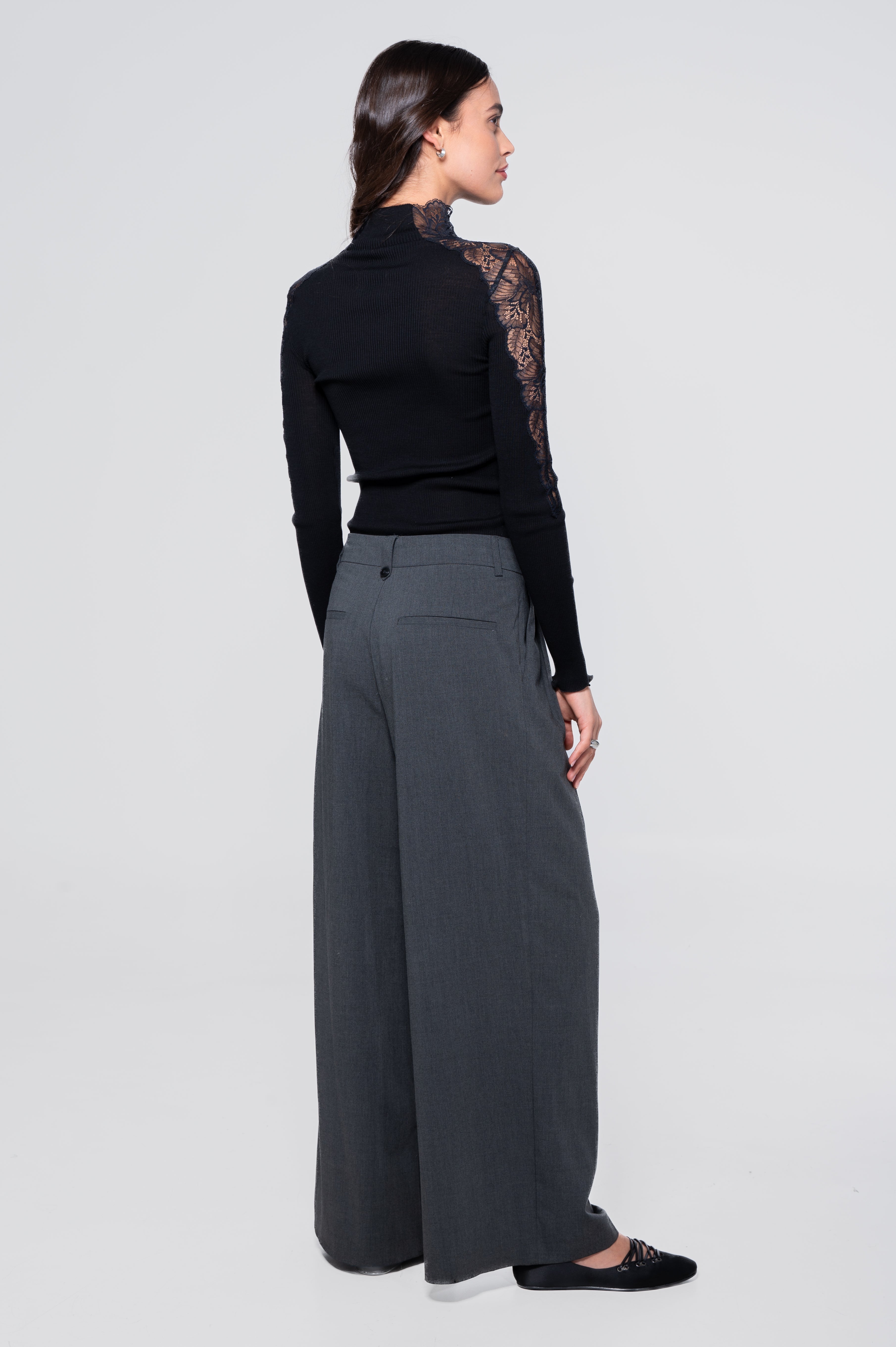 Wool and silk long sleeves mock neck shirt with Leavers lace insert 7613