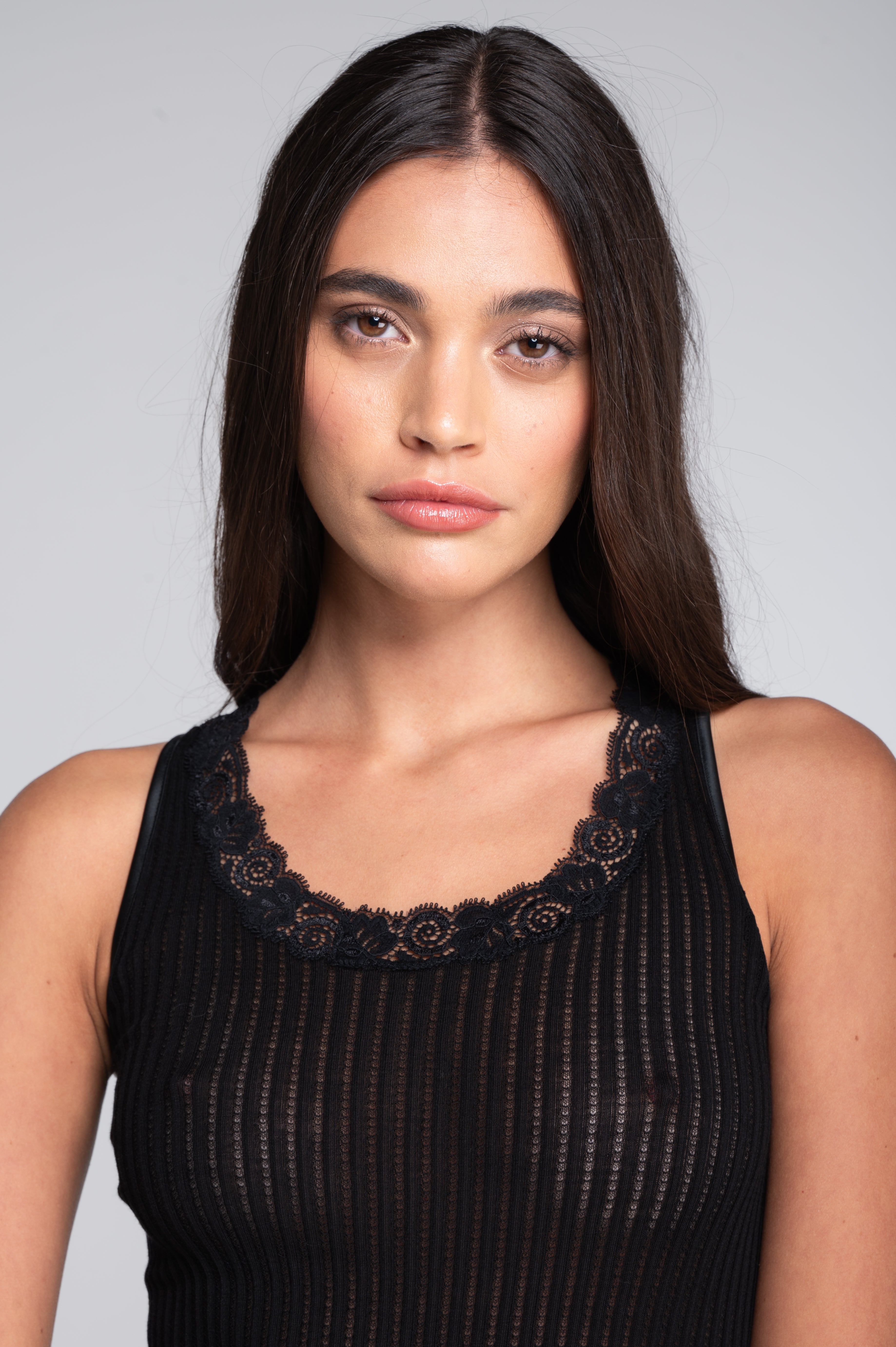 Tank top in ajouré wool and silk with Leavers lace 7648