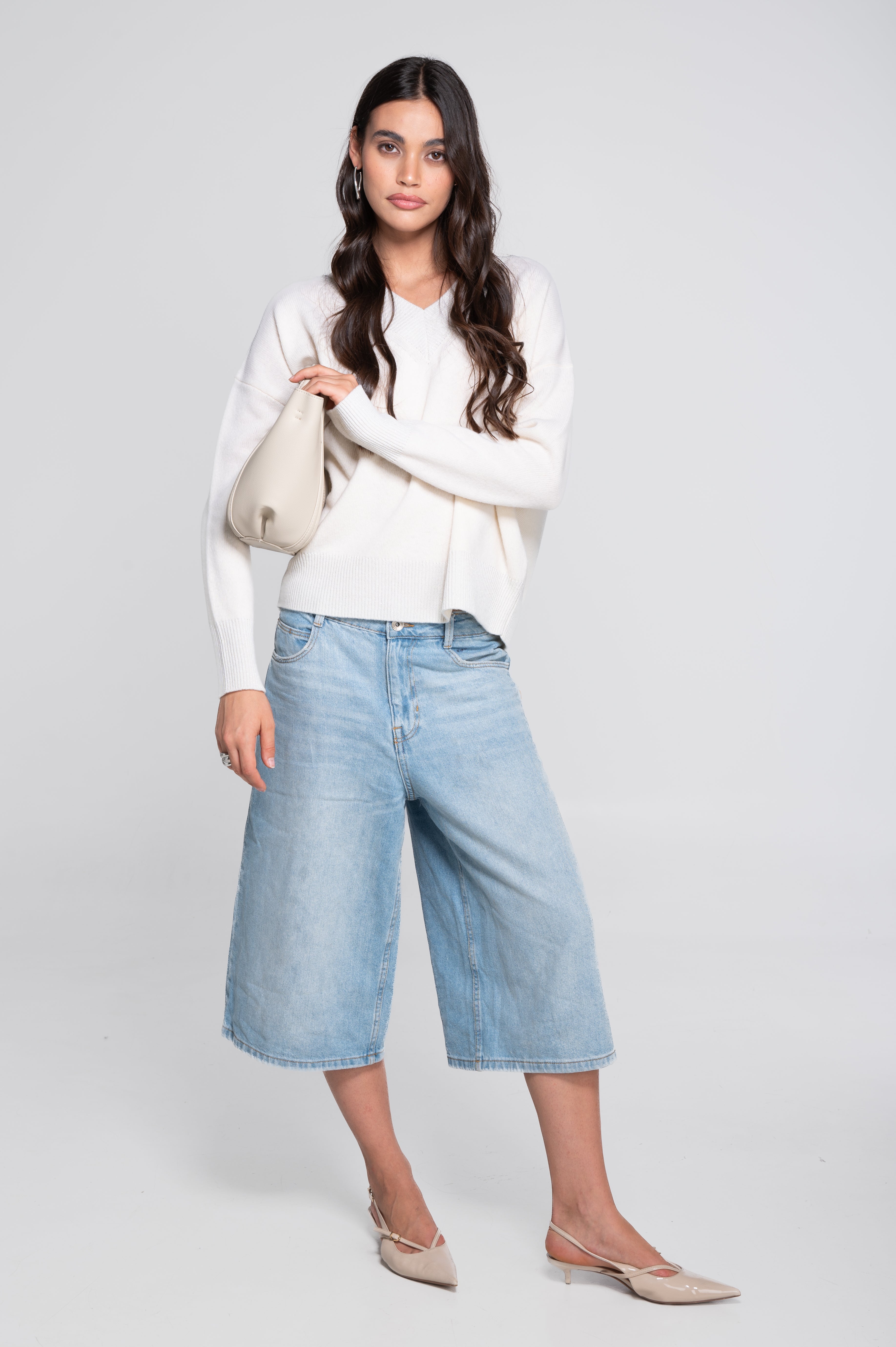 V neck pullover in pure carded wool with lurex details 7672L