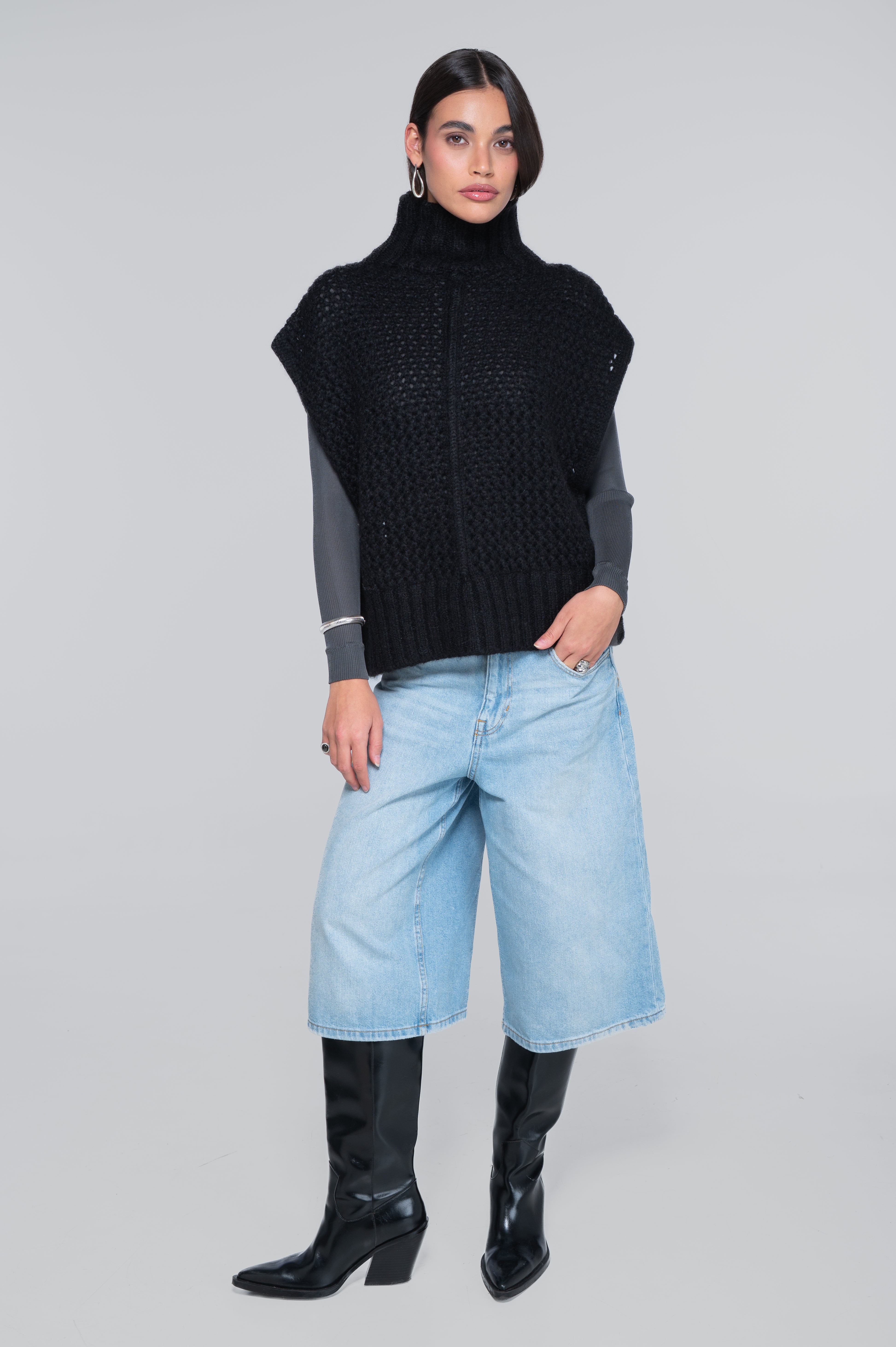 Mock neck vest in alpaca blend with openwork texture 7681