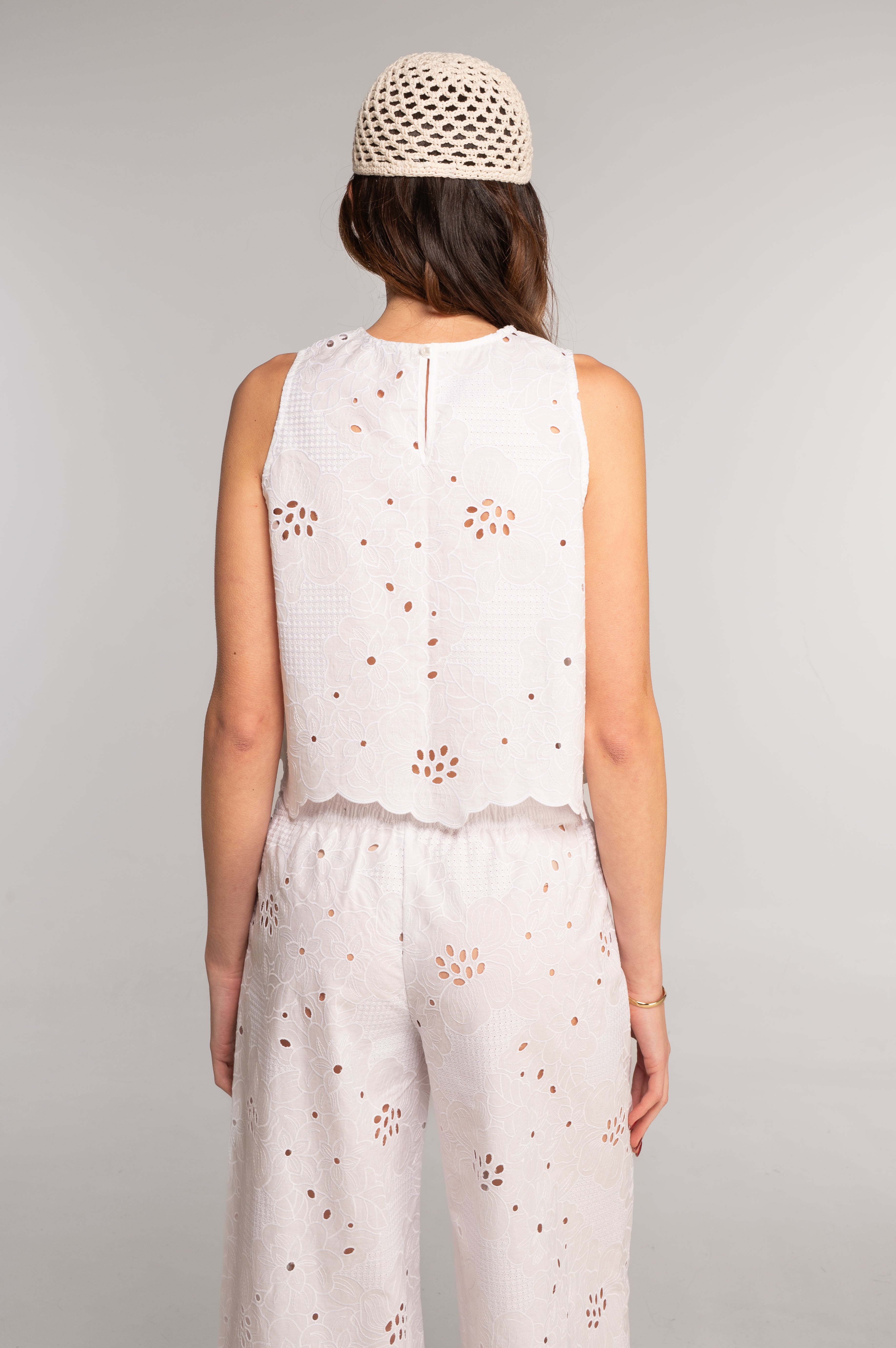 Broderie anglaise sleeveless cropped top 7713
