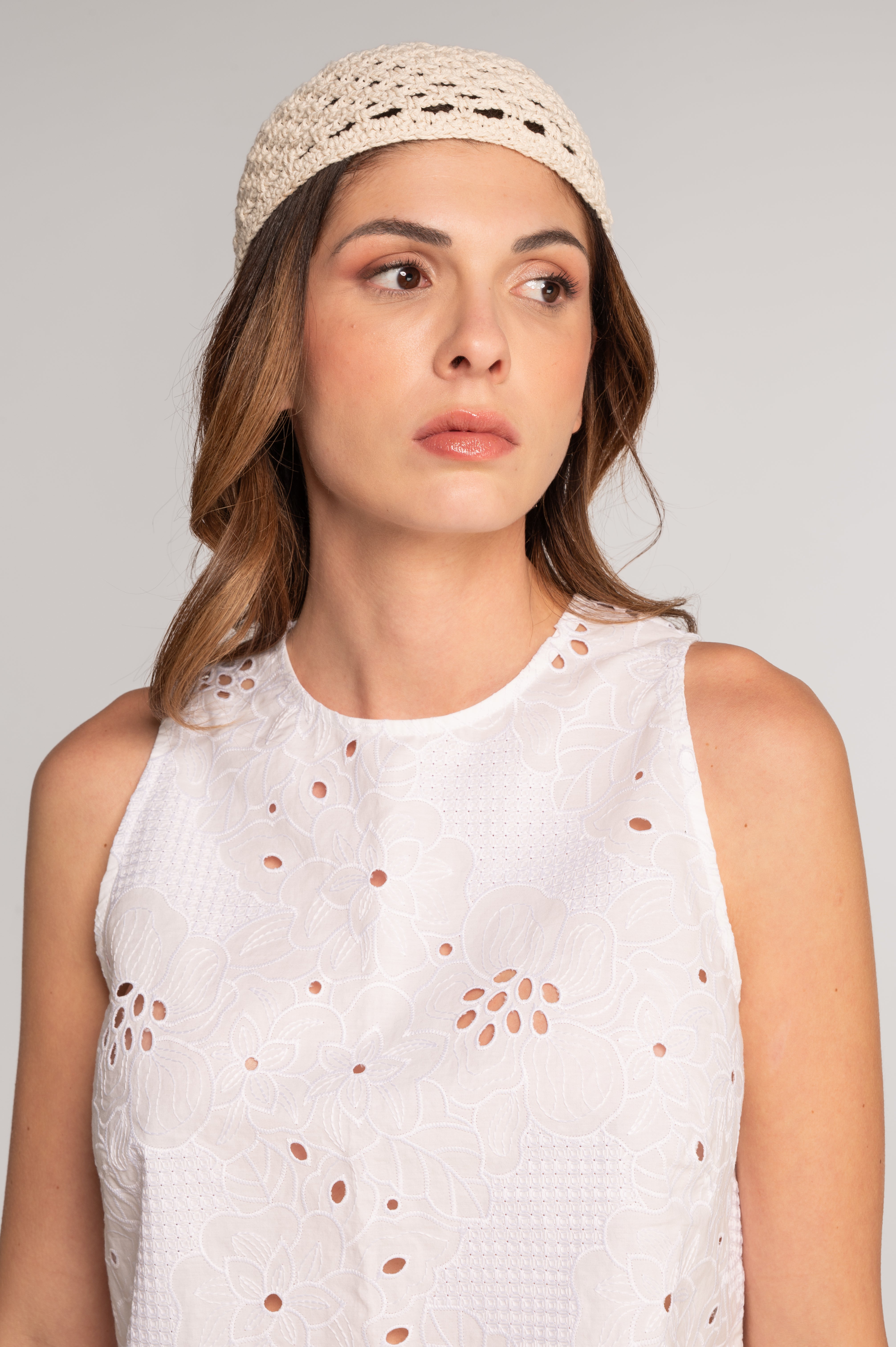 Broderie anglaise sleeveless cropped top 7713