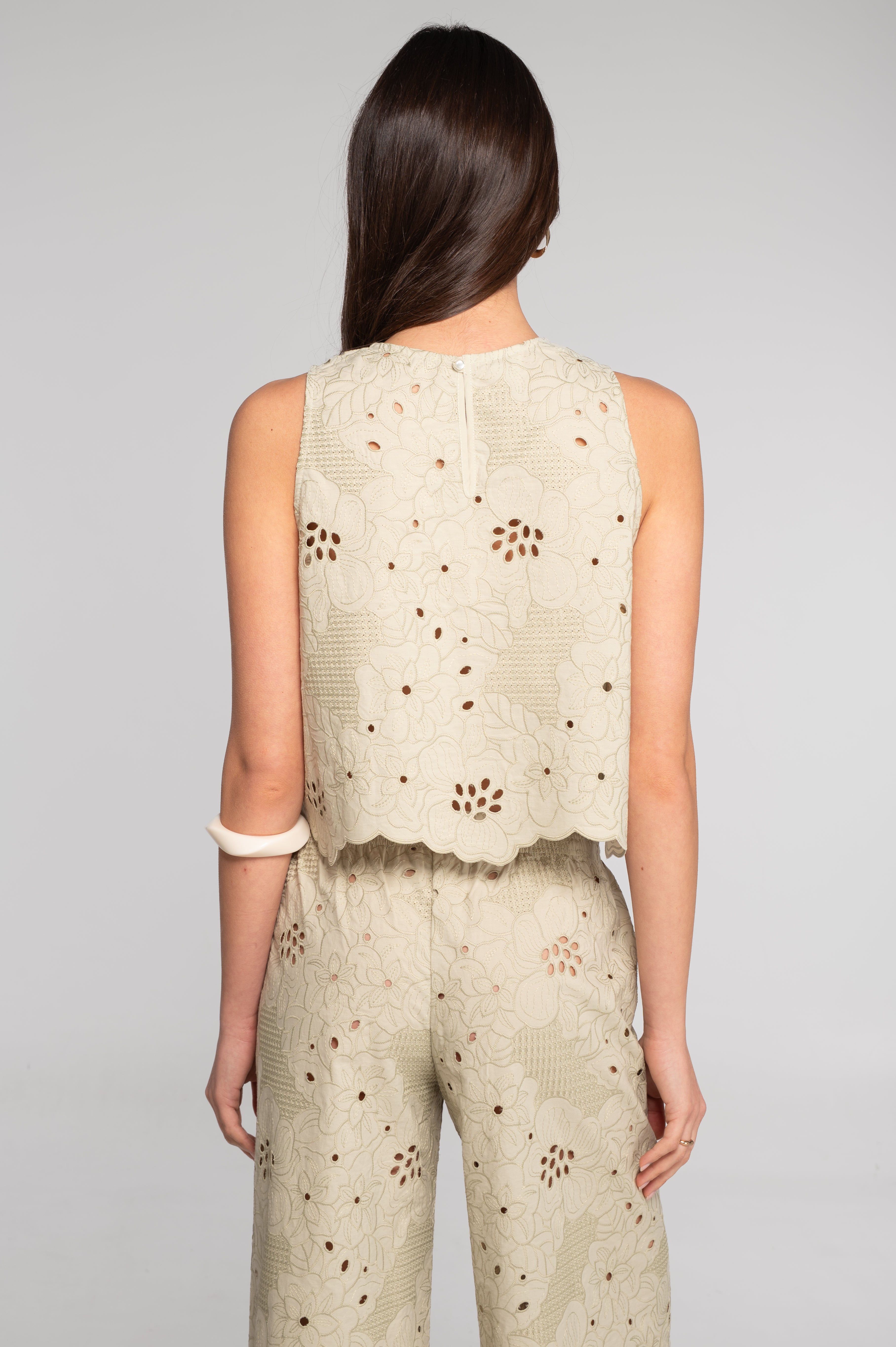 Broderie anglaise sleeveless cropped top 7713