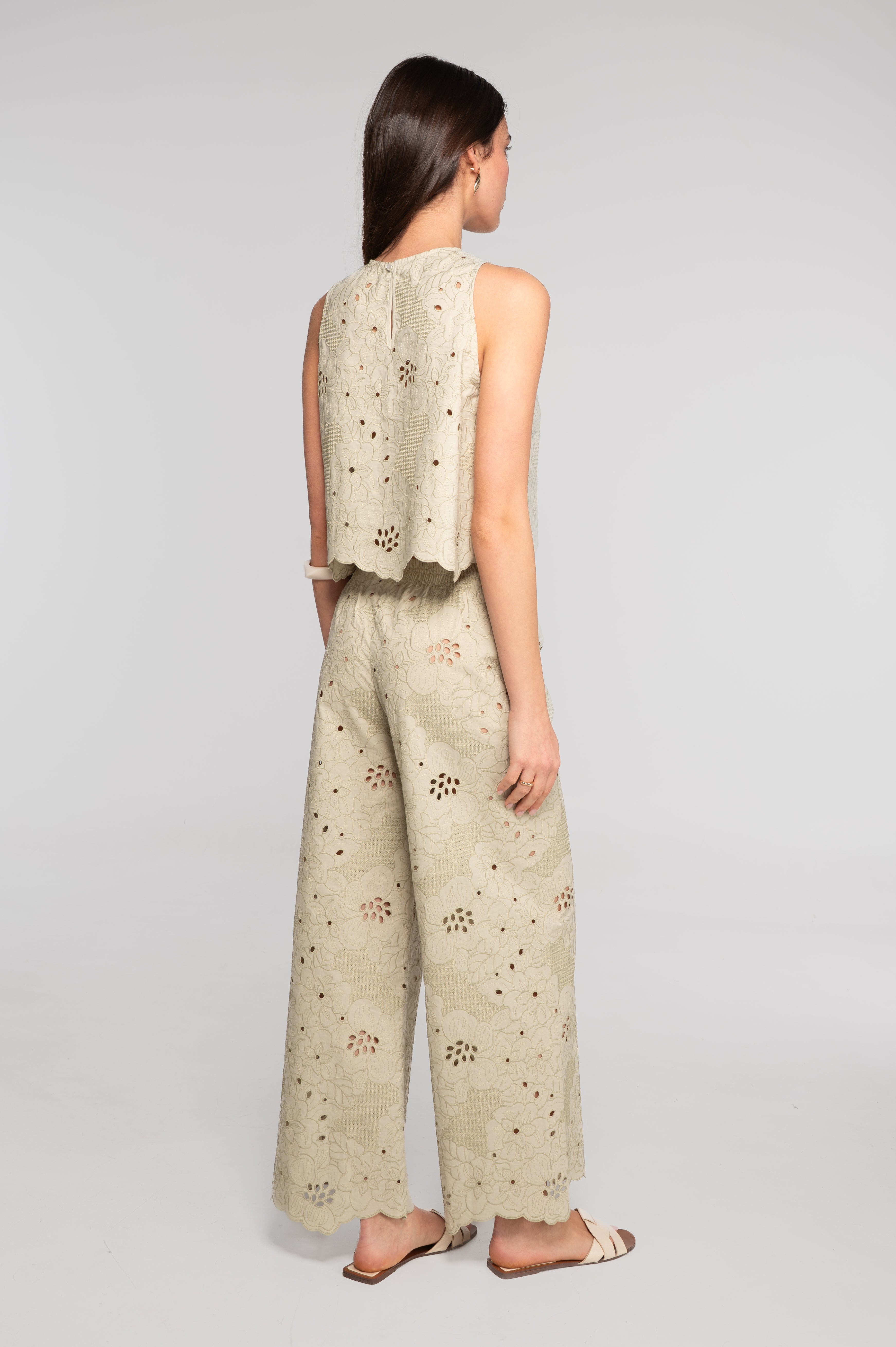 Broderie anglaise sleeveless cropped top 7713
