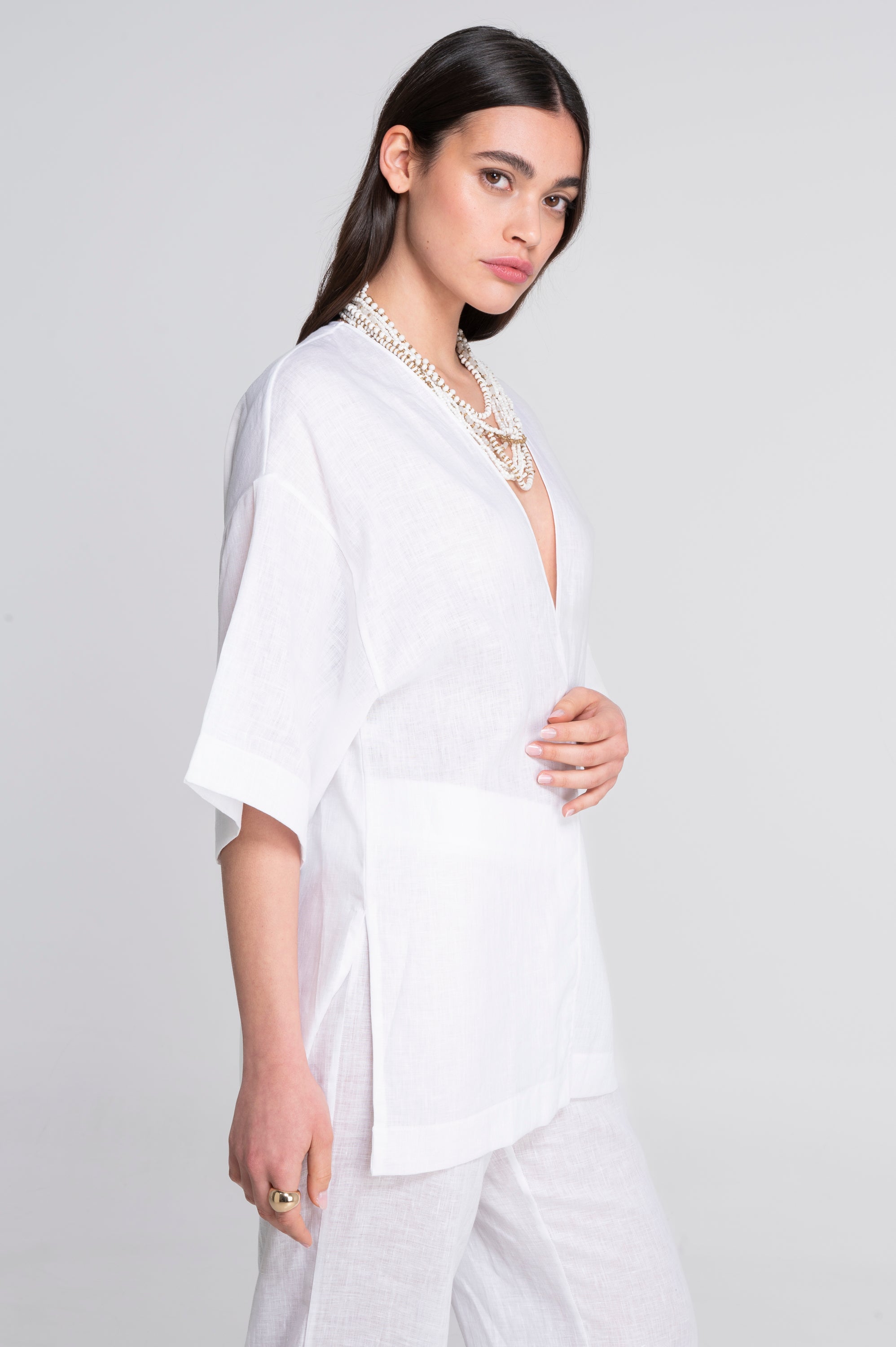 Linen kimono with flared sleeves and side slits 7553L