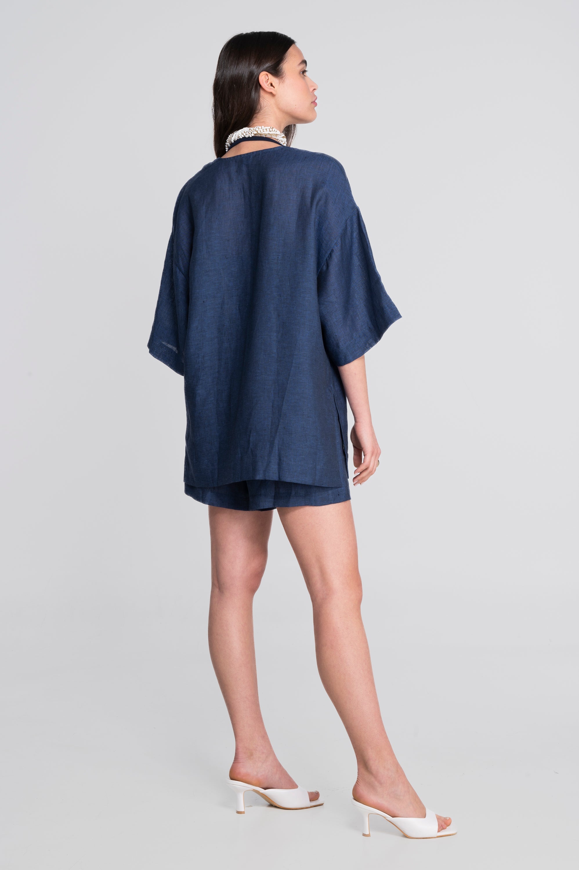 Linen kimono with flared sleeves and side slits 7553L