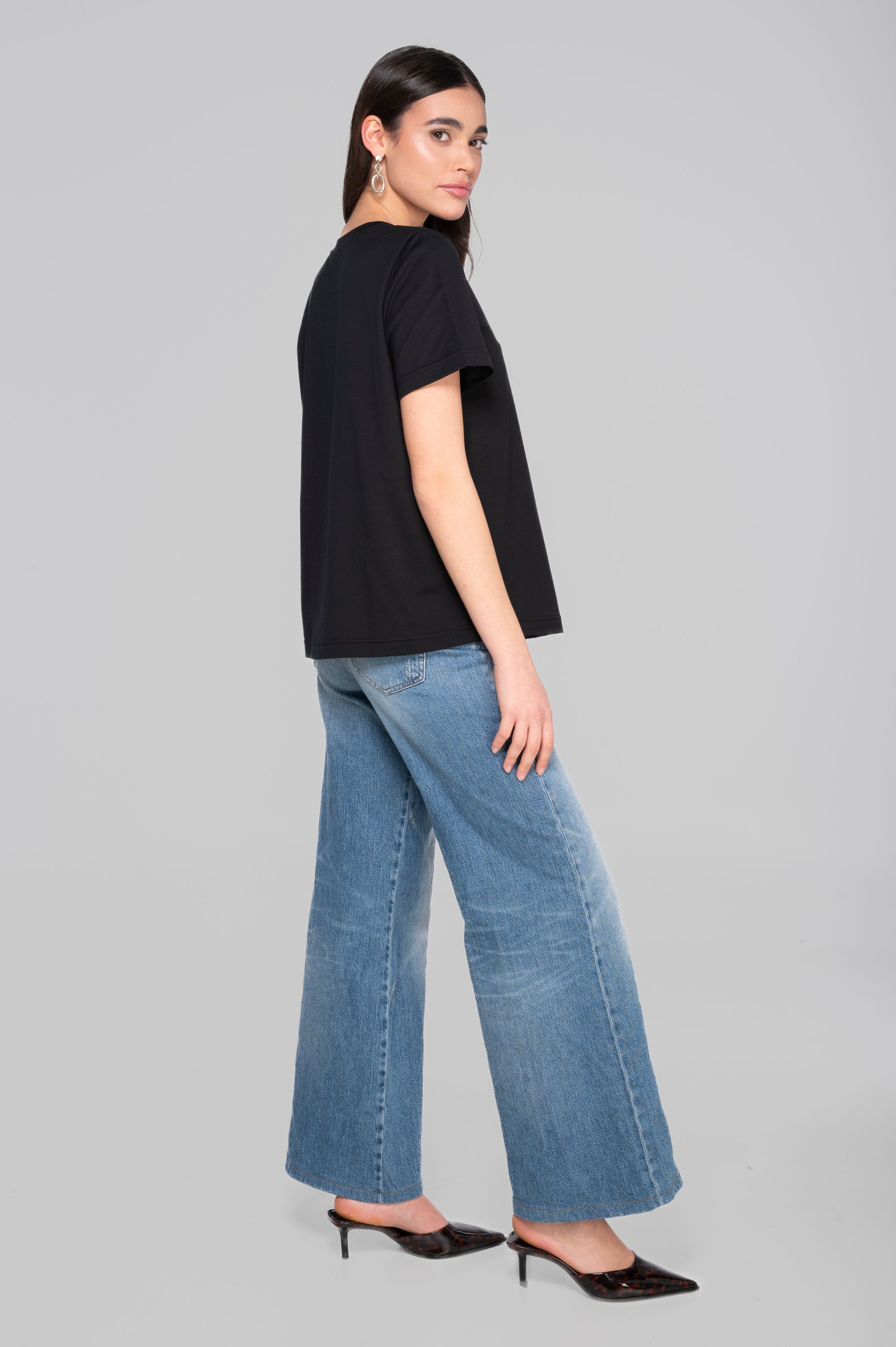 Round neck T-shirt in jersey cotton 409