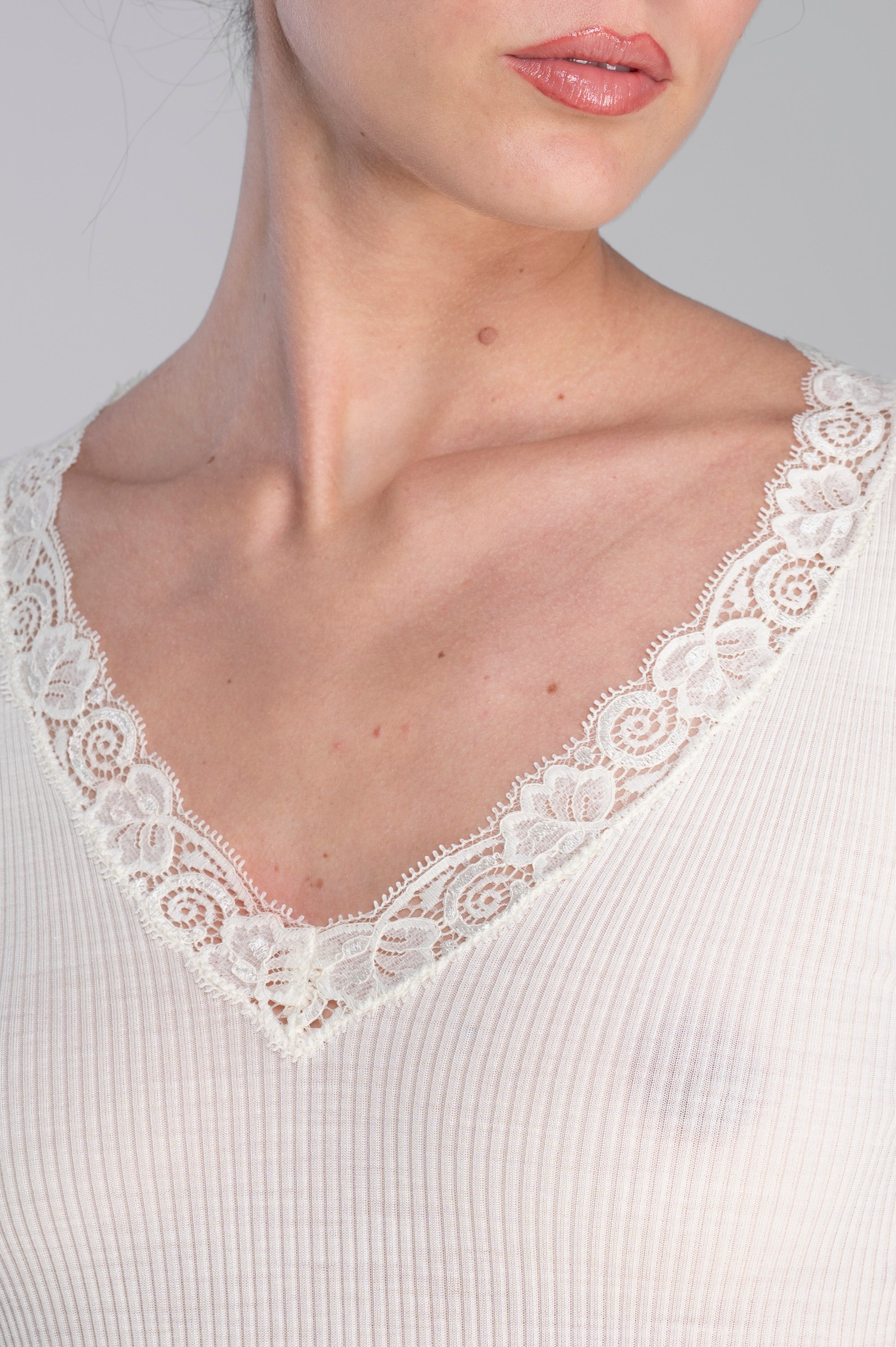 Wool and silk long sleeves shirt with leavers lace 3404