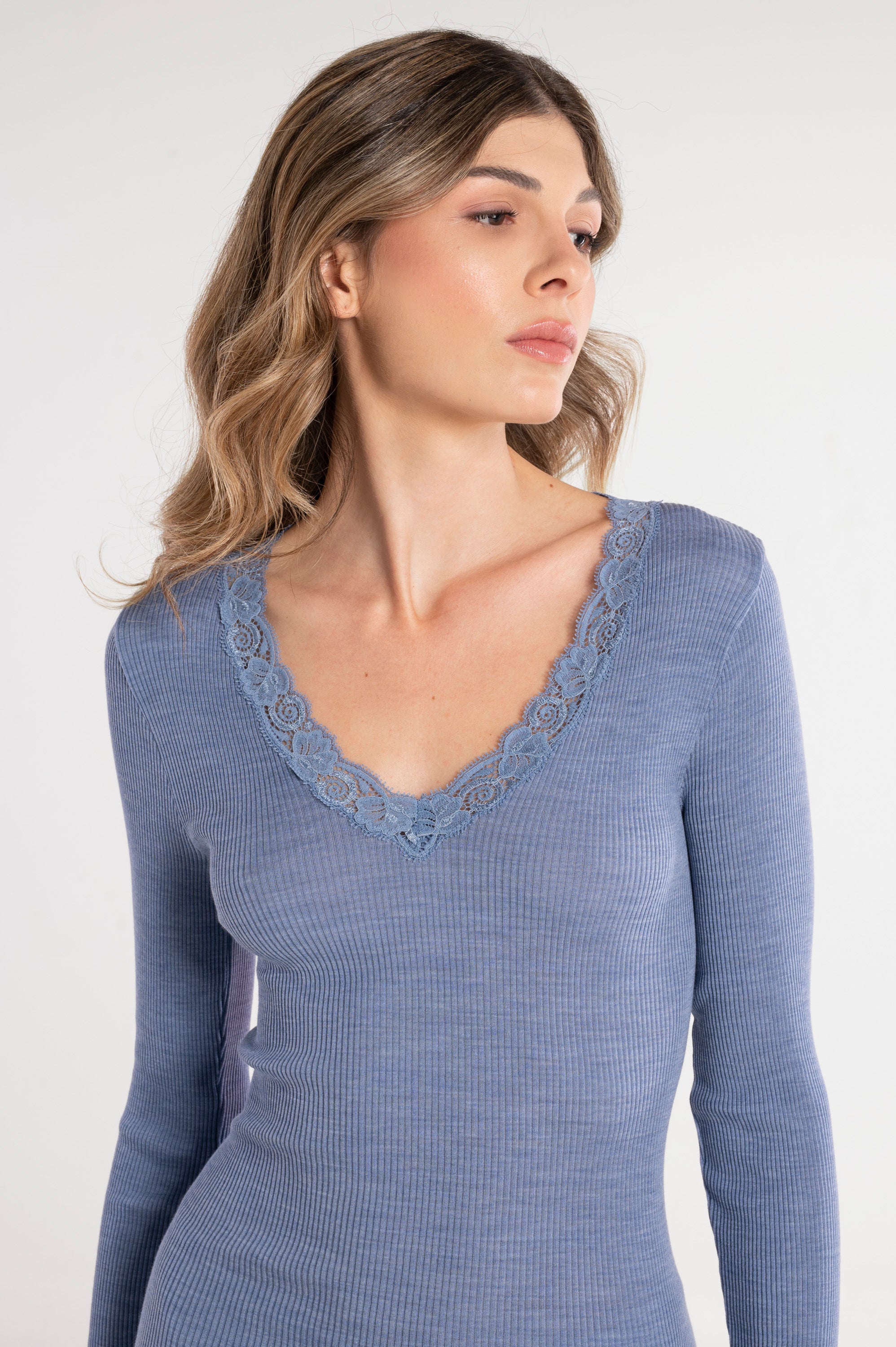 Wool and silk long sleeves shirt with leavers lace 3404