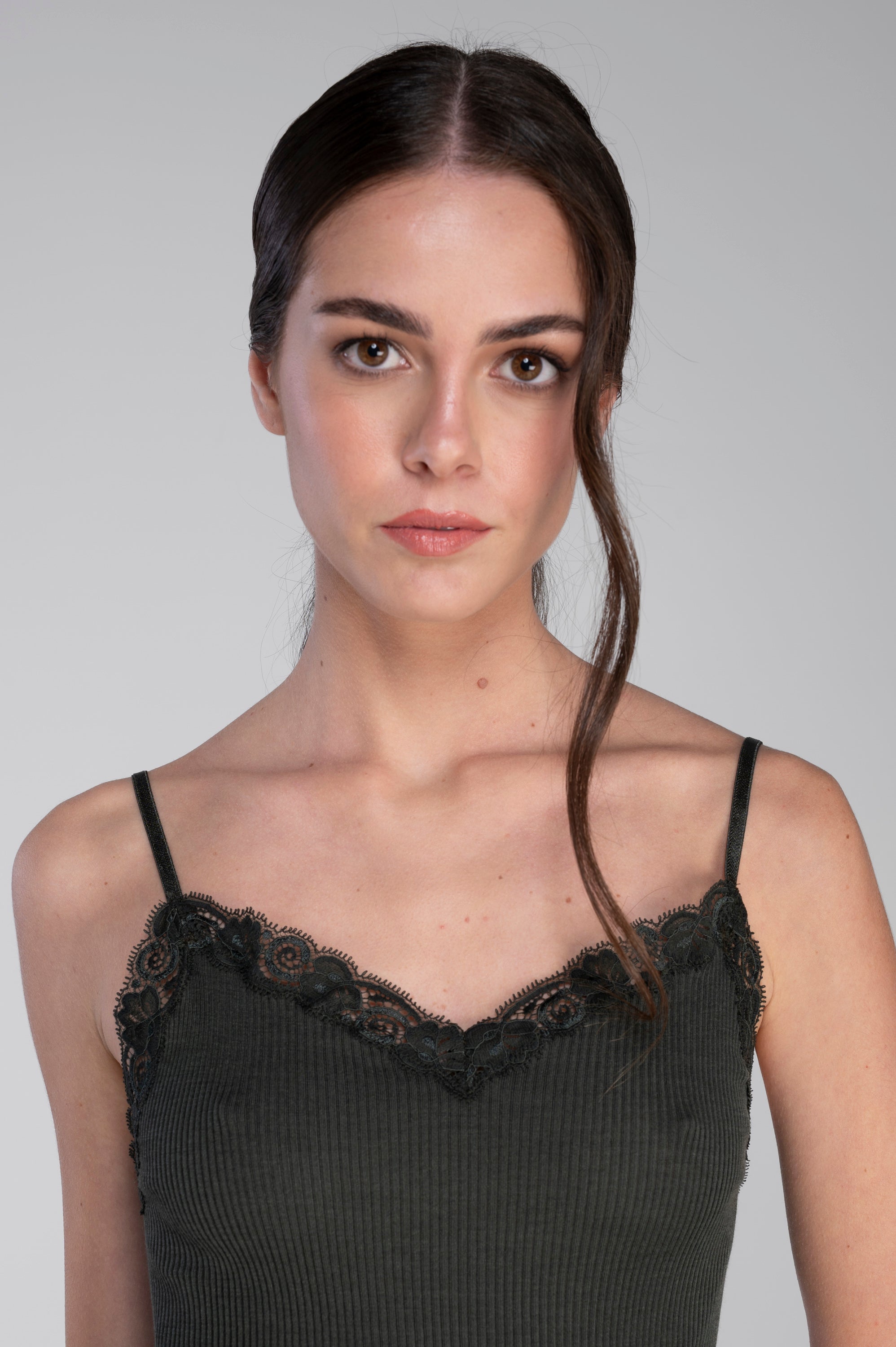 Wool and silk camisole top with Leavers lace 3408