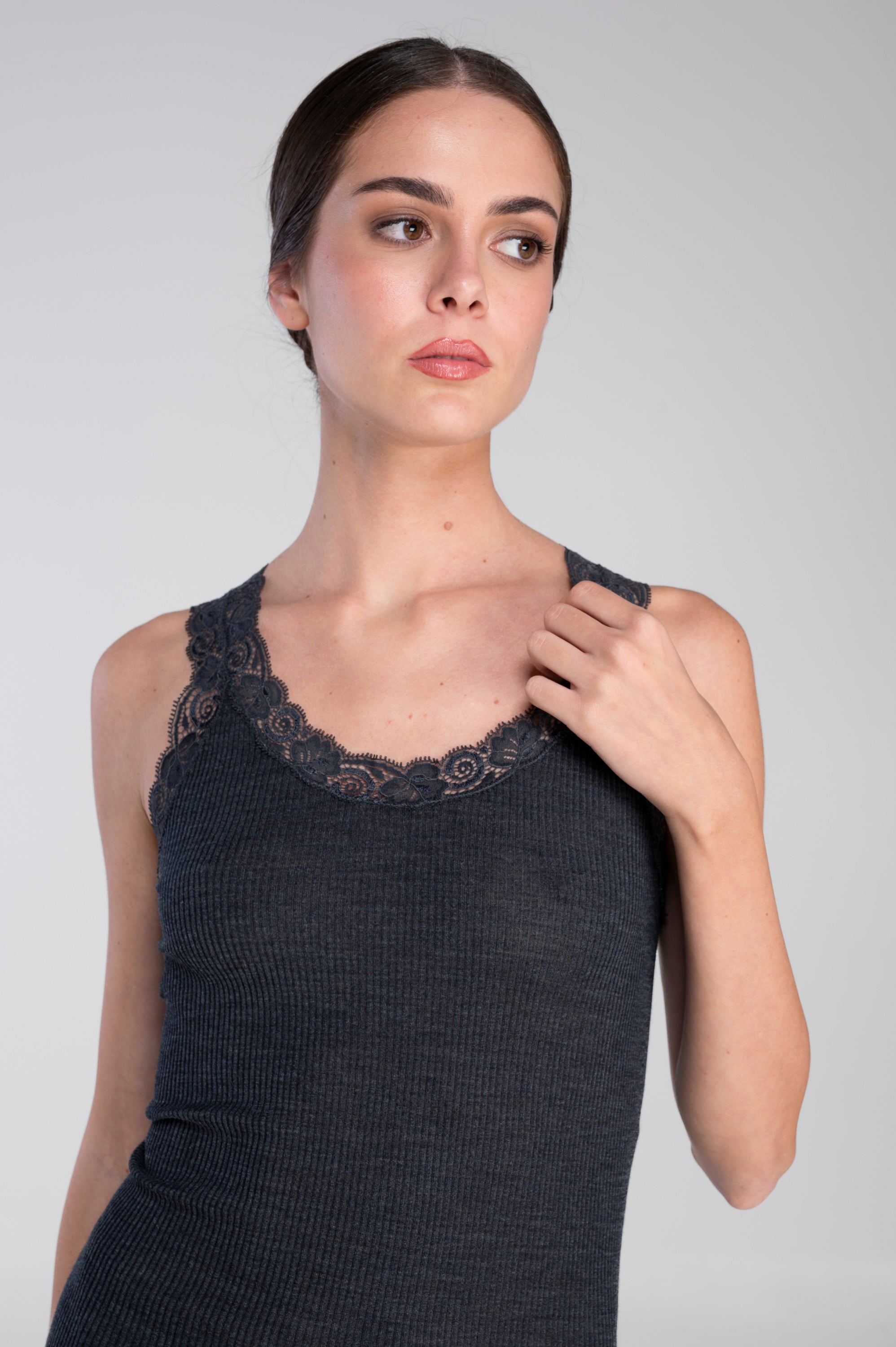 Wool and silk tank top with Leavers lace 3410
