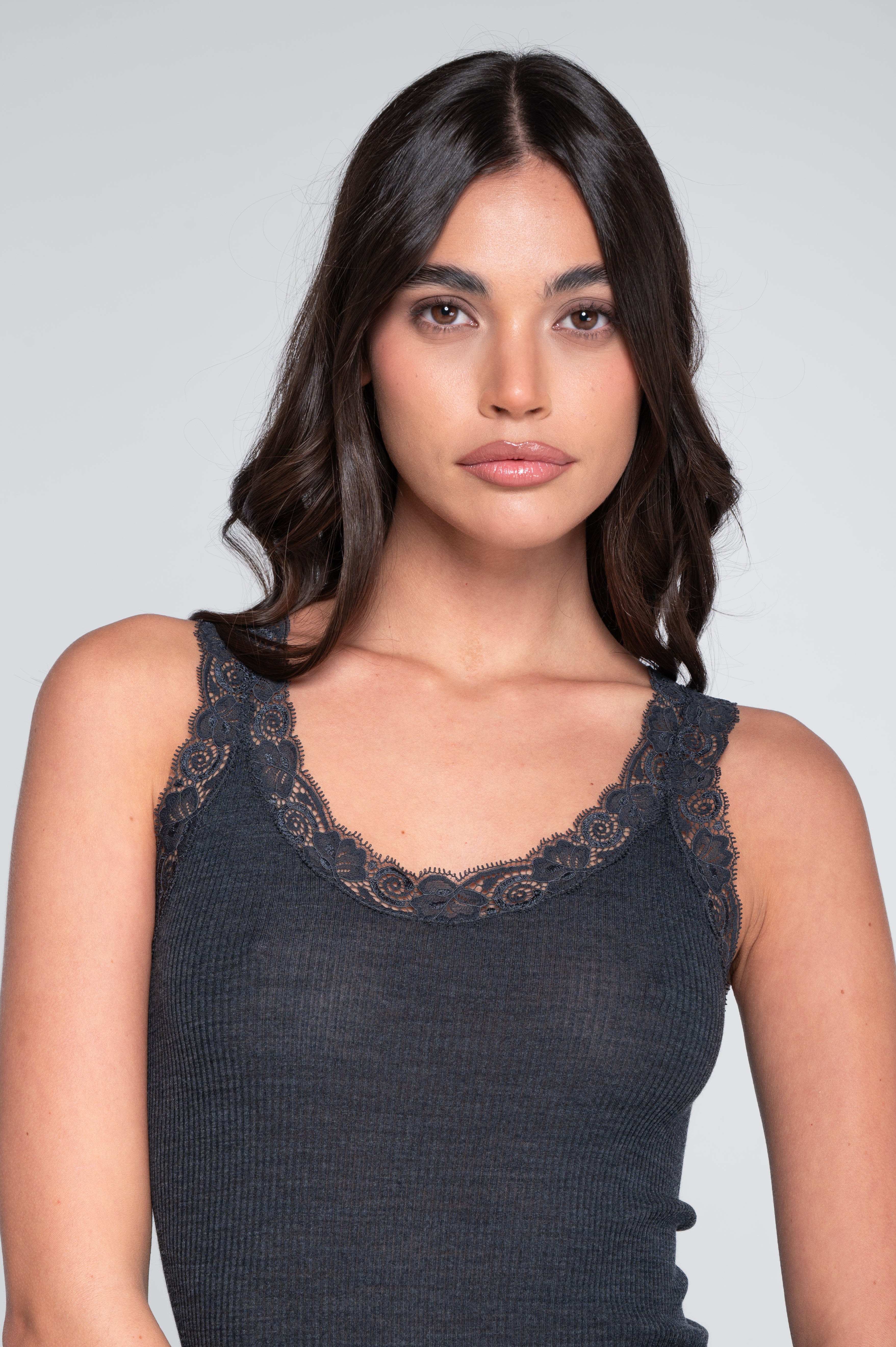 Wool and silk tank top with Leavers lace 3410