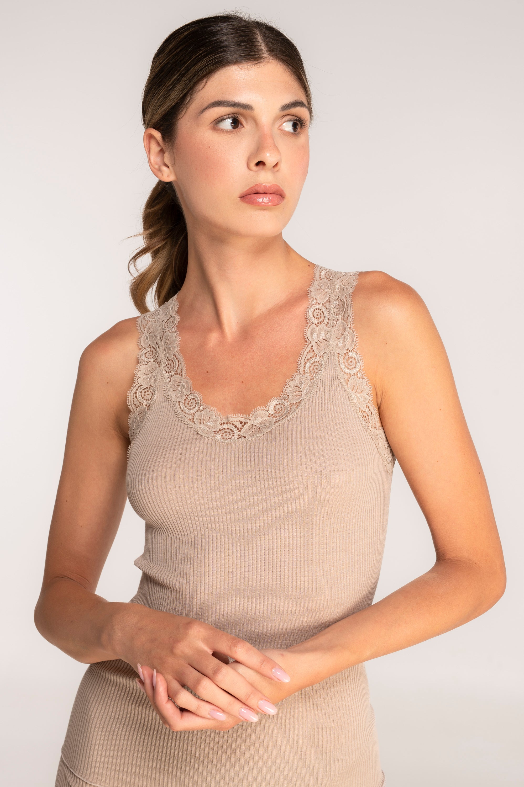 Wool and silk tank top with Leavers lace 3410