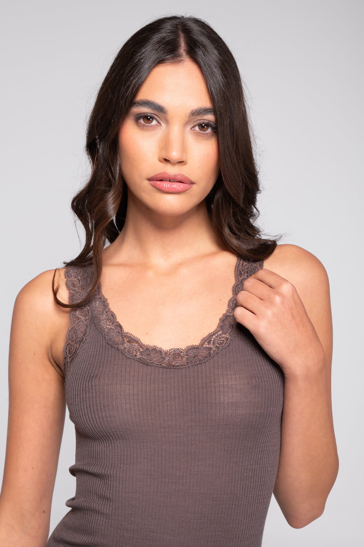 Wool and silk tank top with Leavers lace 3410