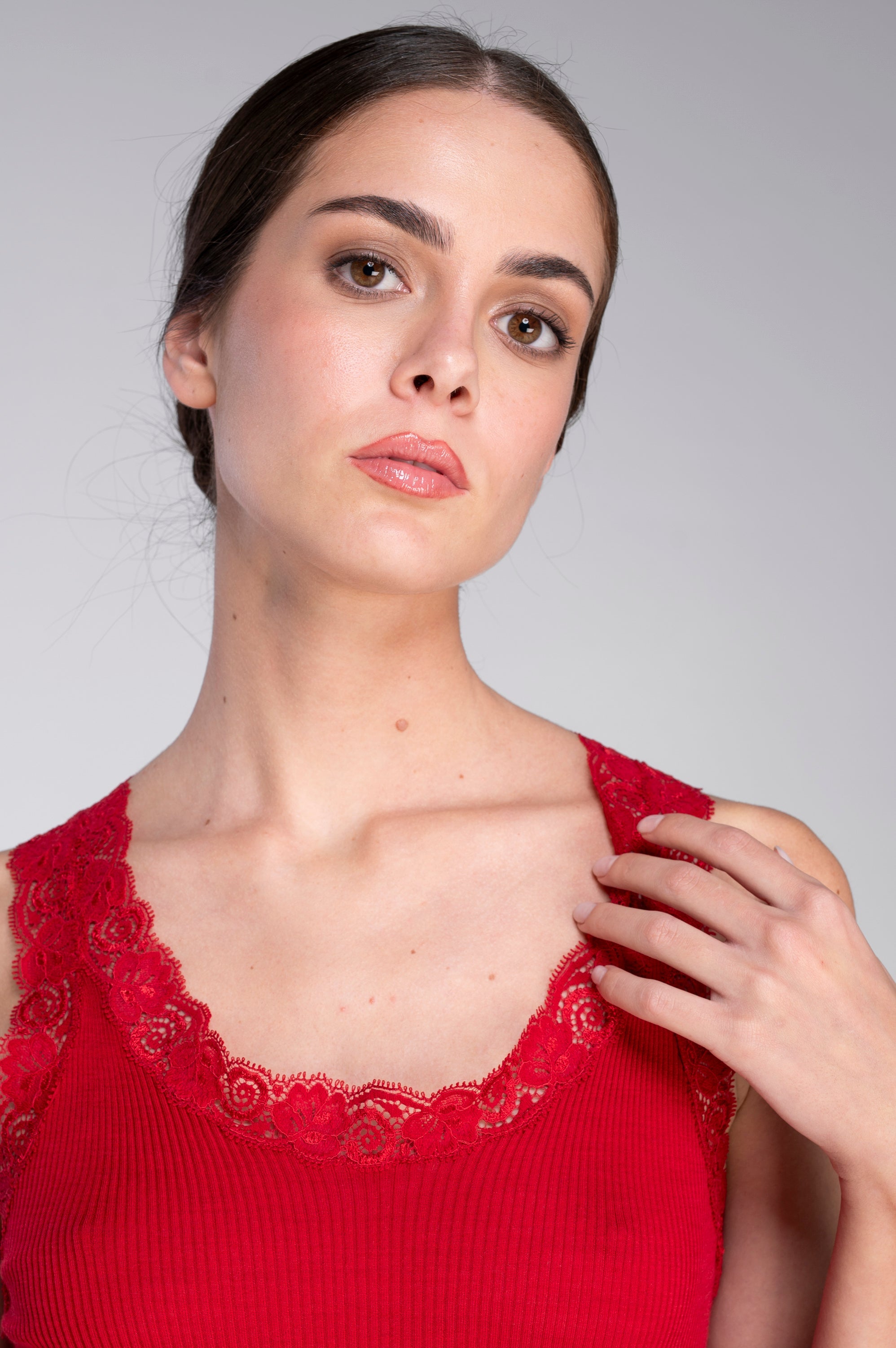 Wool and silk tank top with Leavers lace 3410