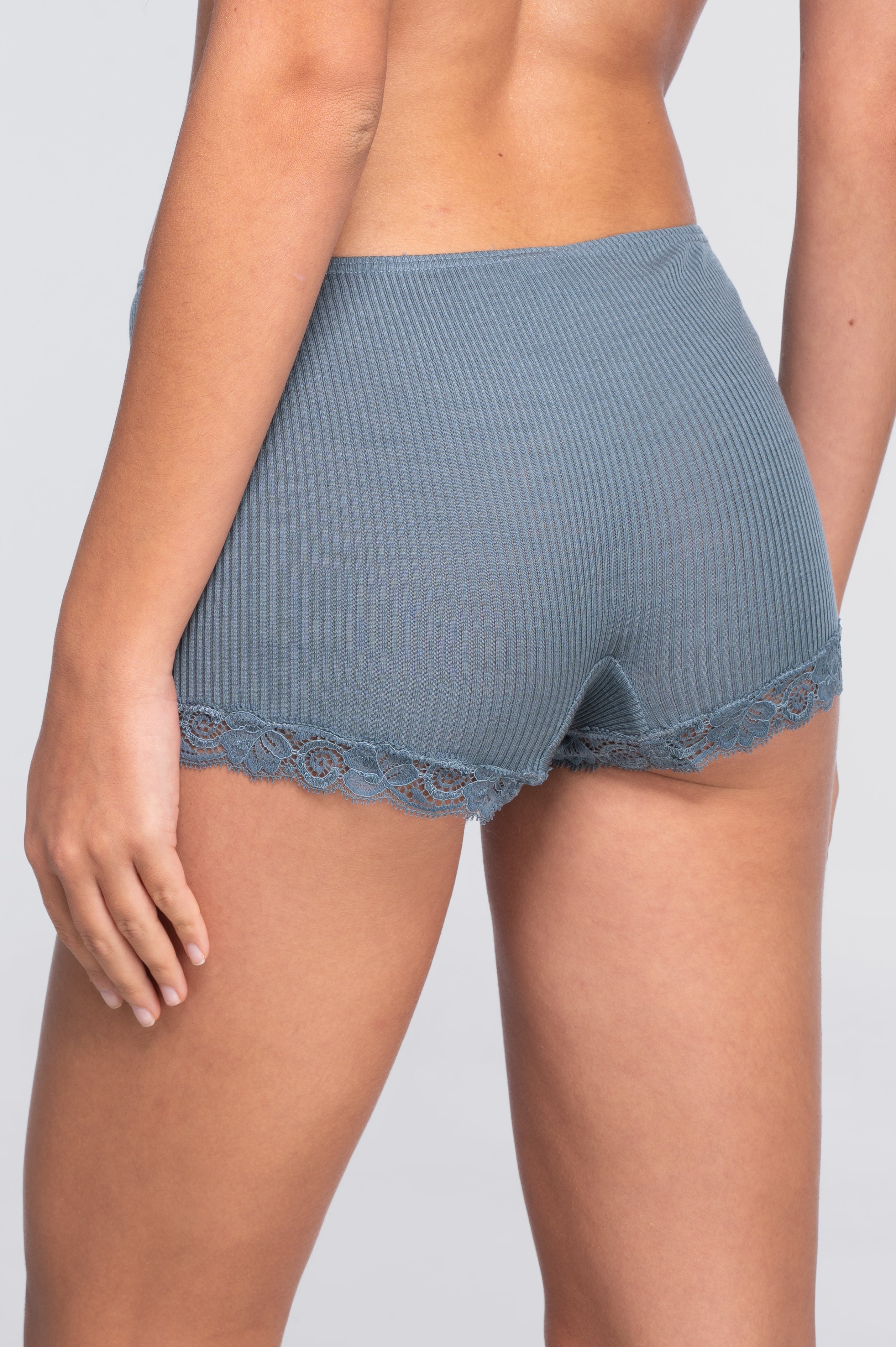 Wool and silk panties with leavers lace 3413