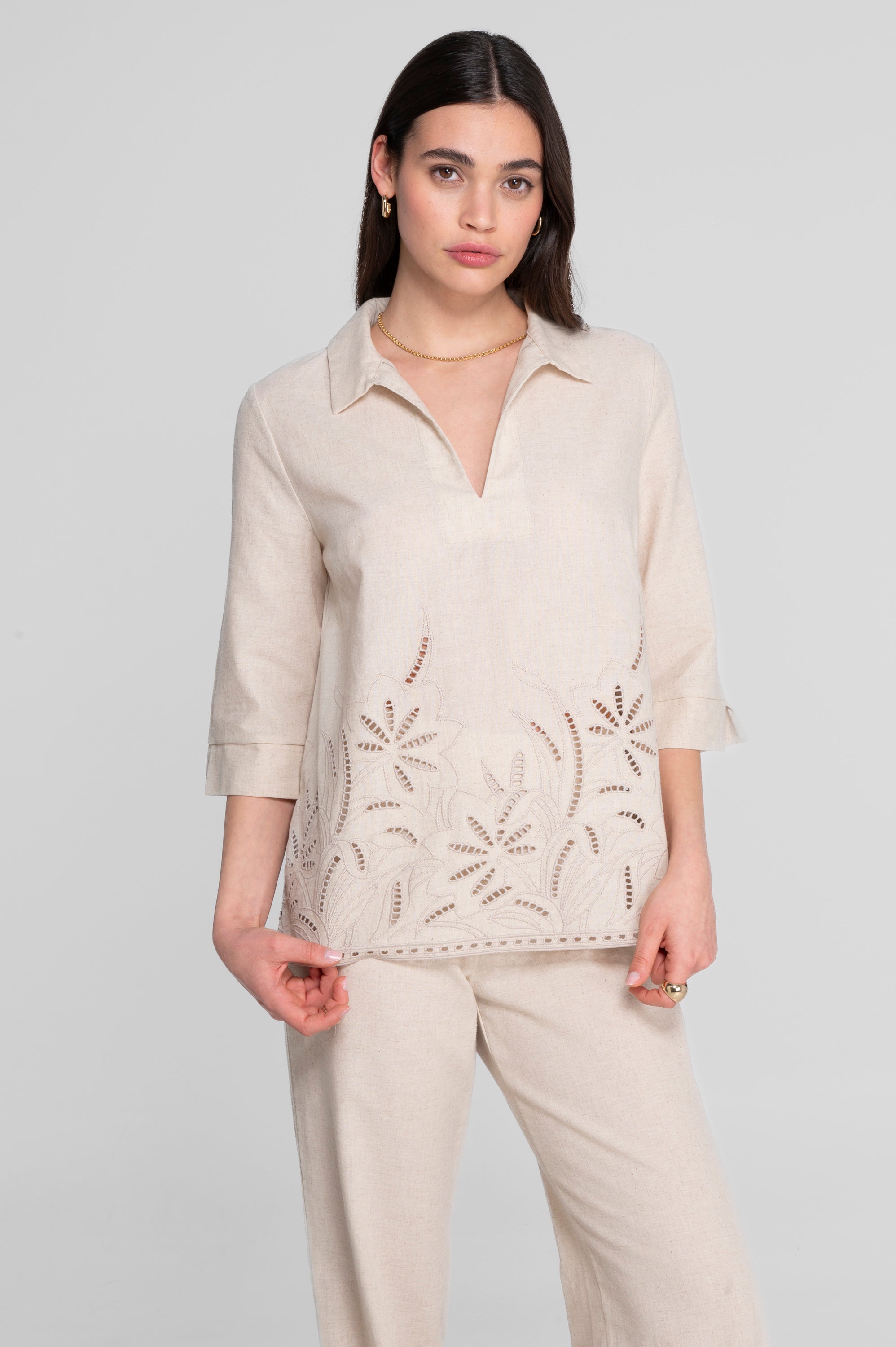 Cotton-linen blouse with foliage embroidery 7534