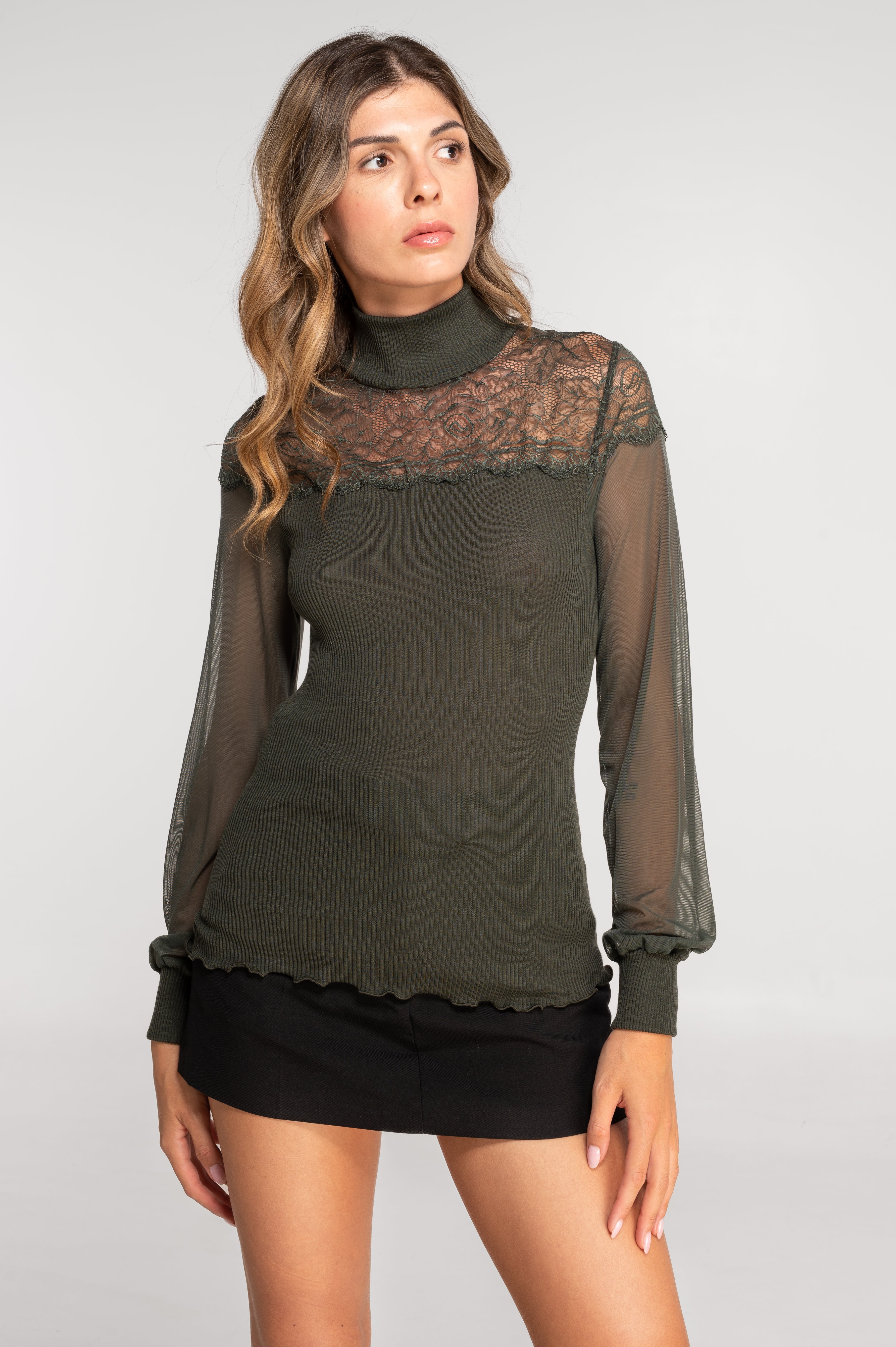 Wool and silk long sleeves turtleneck shirt with Leavers lace 7408