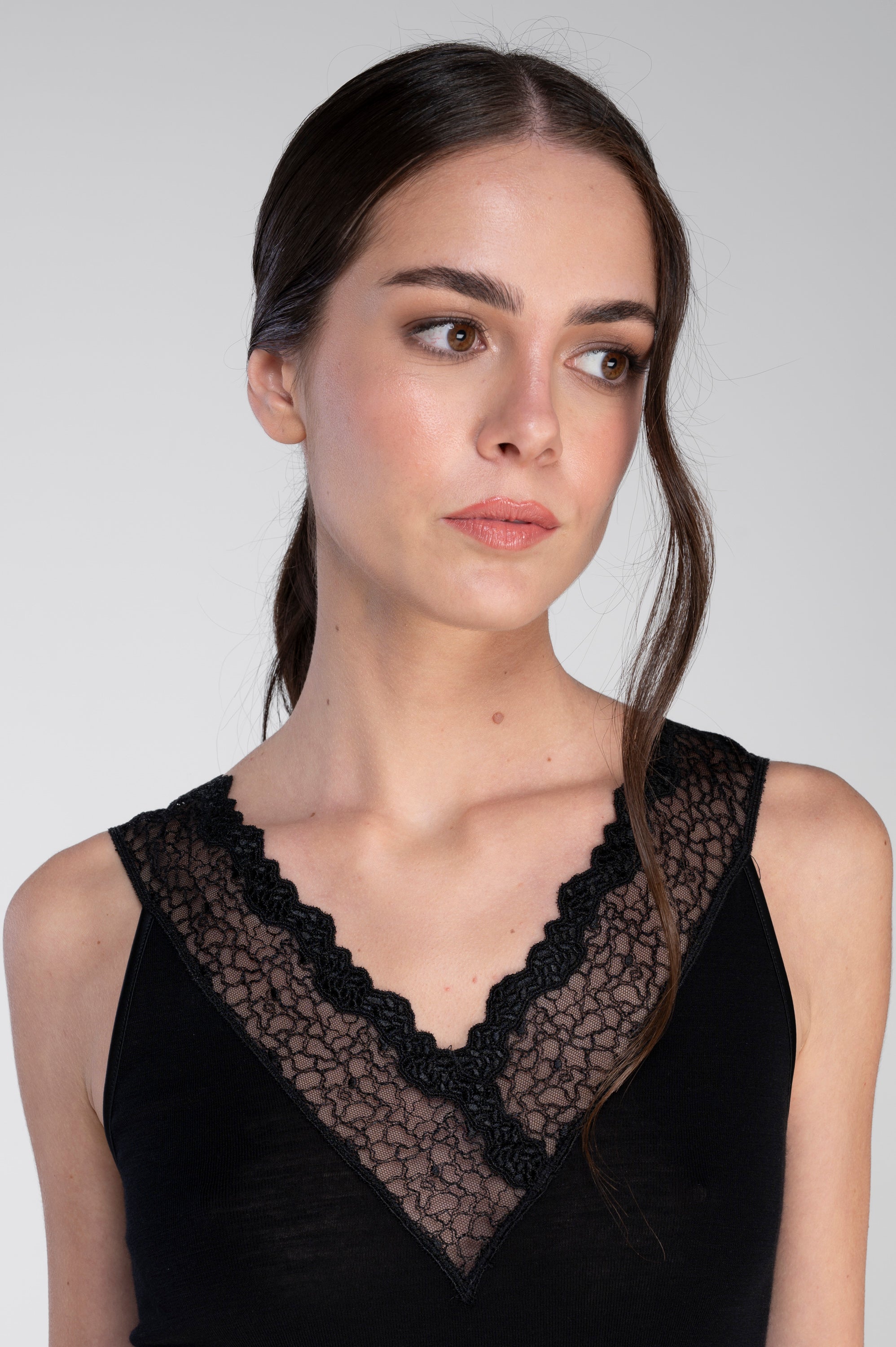 Wool and silk tank top with embroidered tulle lace 7436