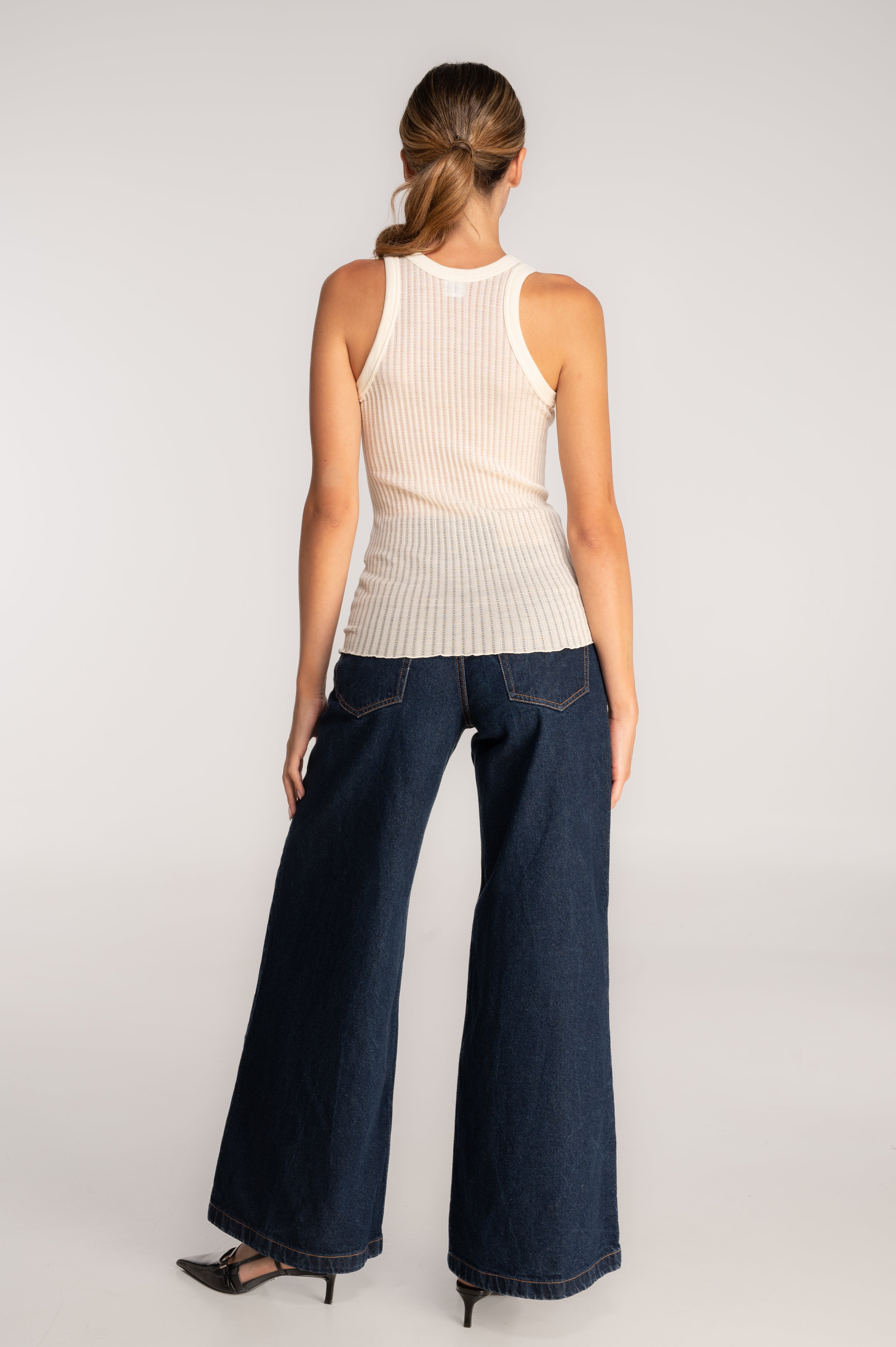 Sleeveless halterneck top in ajouré wool and silk 7490