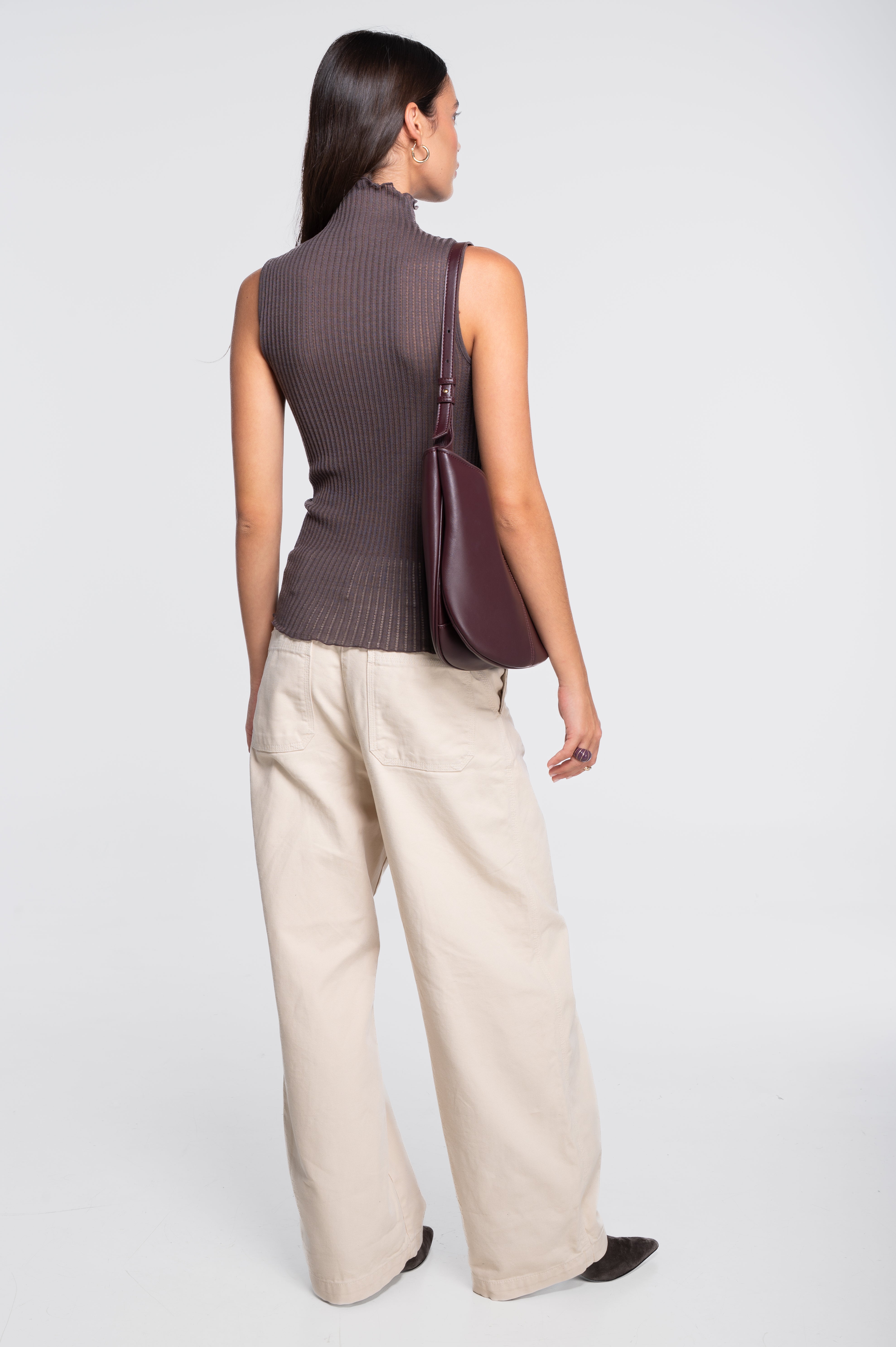 Sleeveless mock neck top in ajouré wool and silk 7492