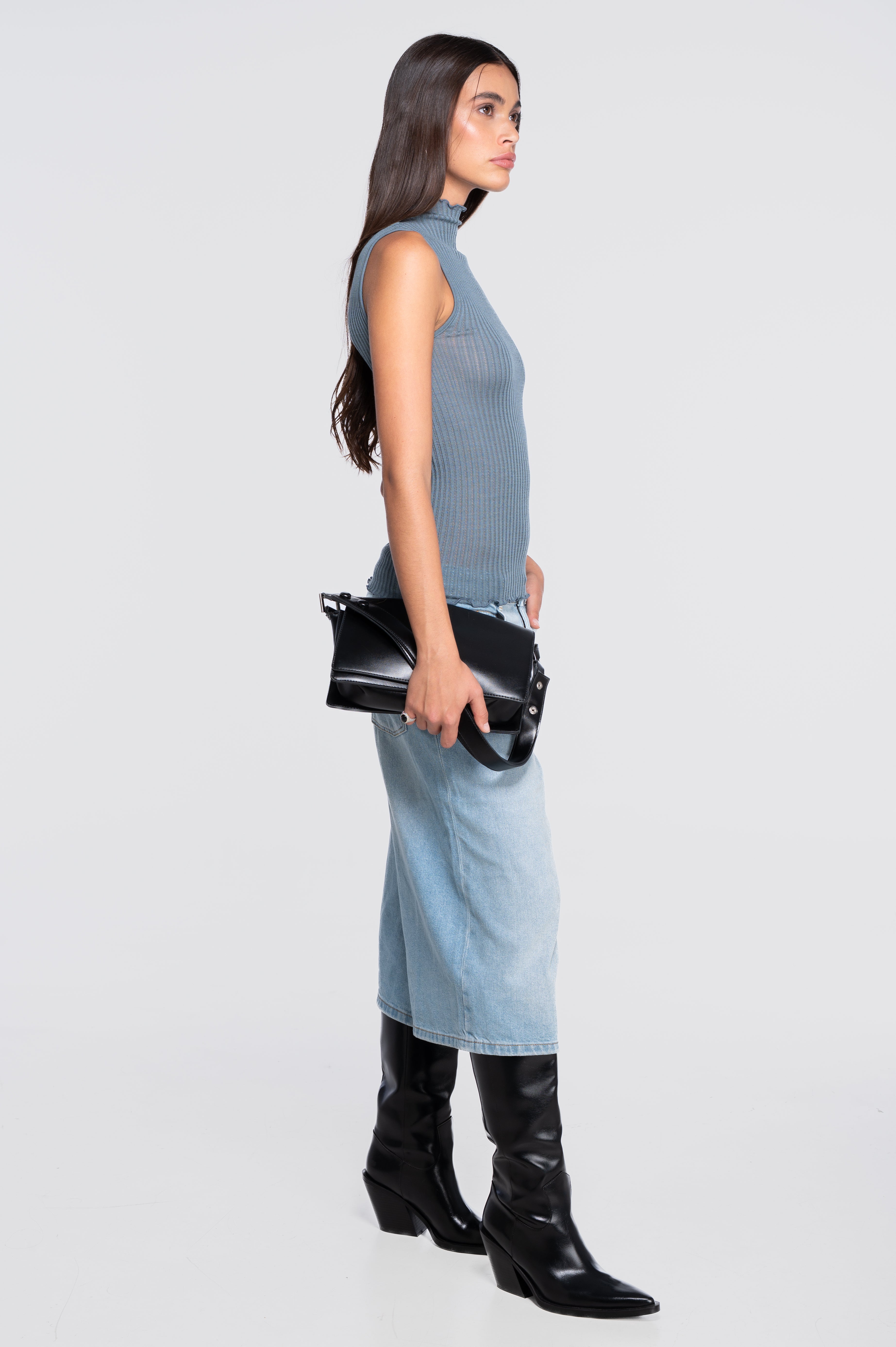 Sleeveless mock neck top in ajouré wool and silk 7492