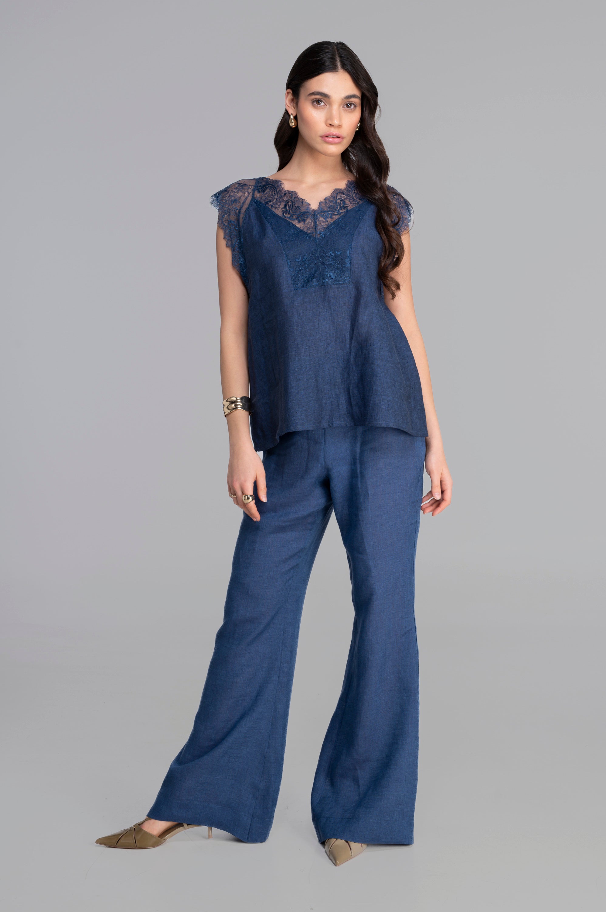 Linen short sleeves shirt with chantilly lace 7521