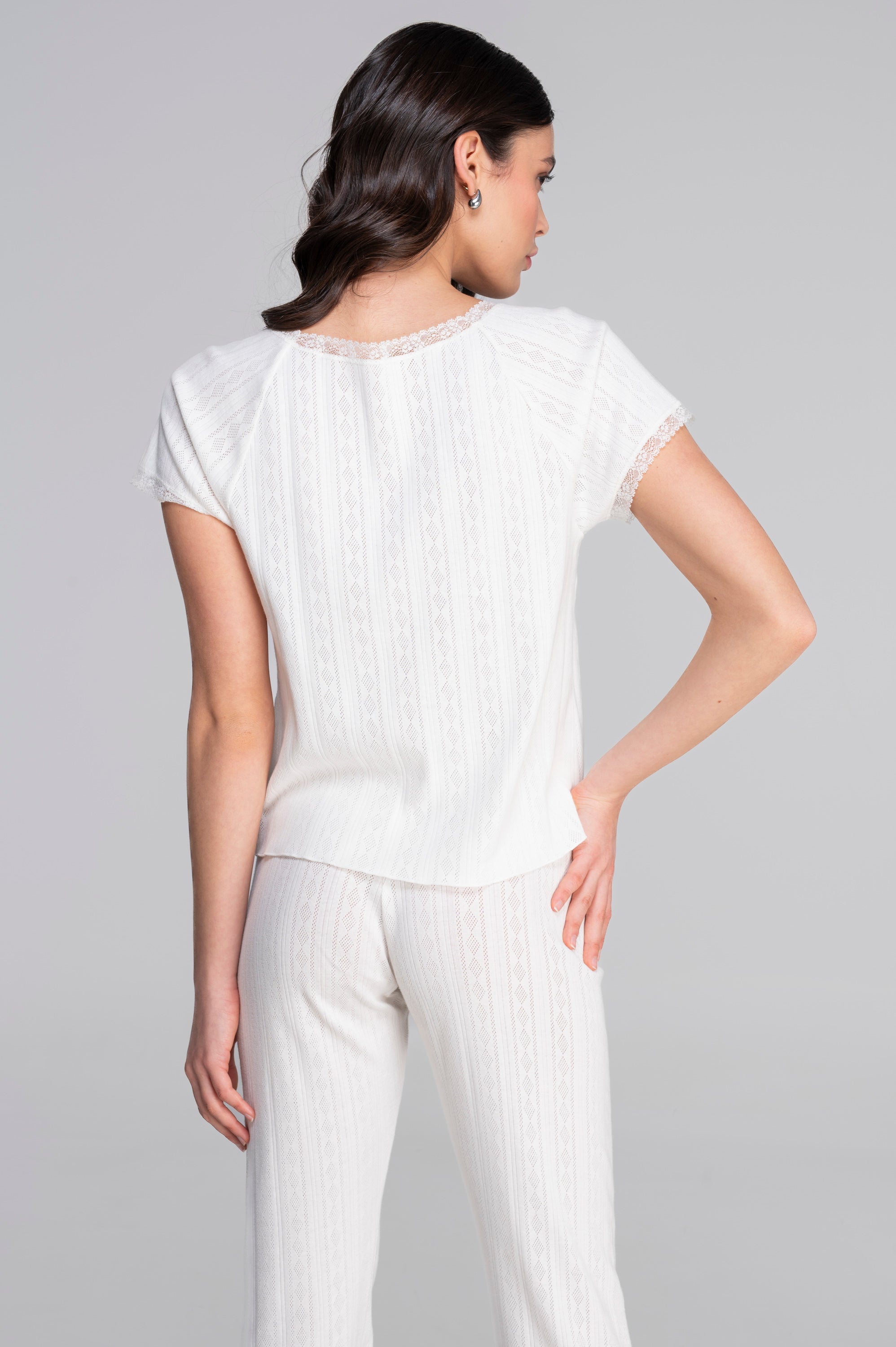 Short-sleeve blouse in ajouré cotton 7548