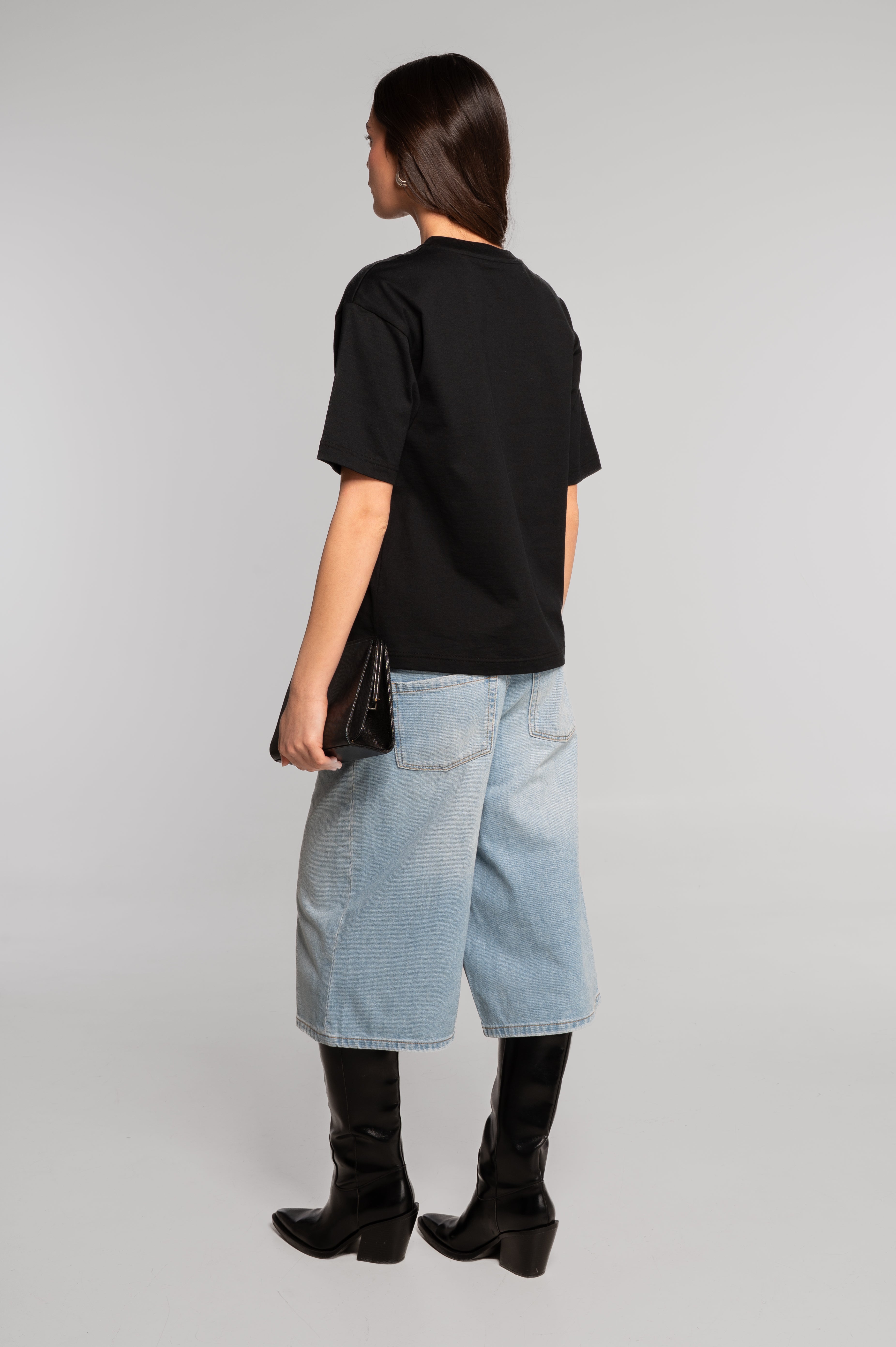 Round neck T-shirt in heavyweight jersey cotton 7571