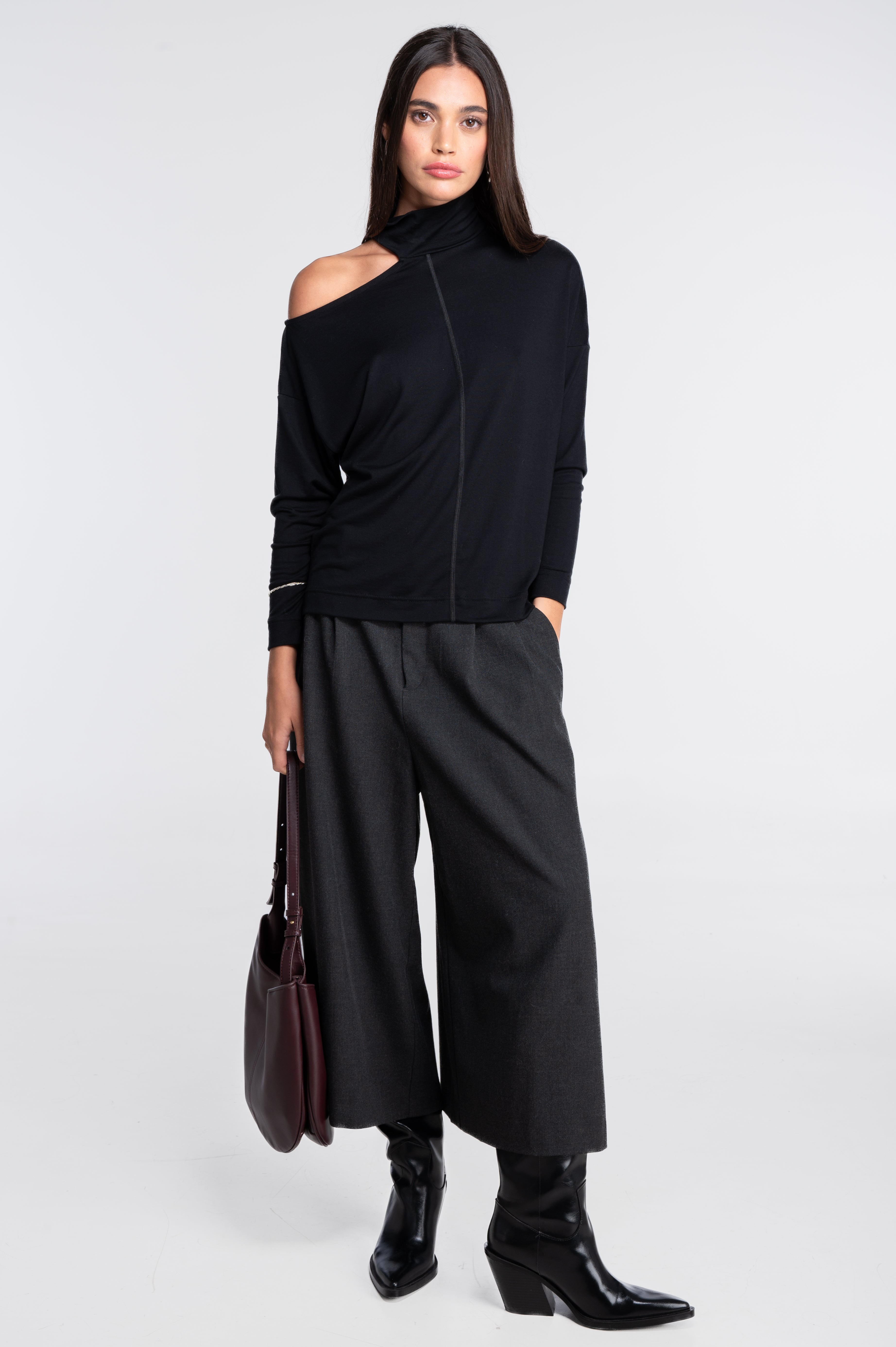 Long sleeves mock neck shirt with shoulder cutout 7631