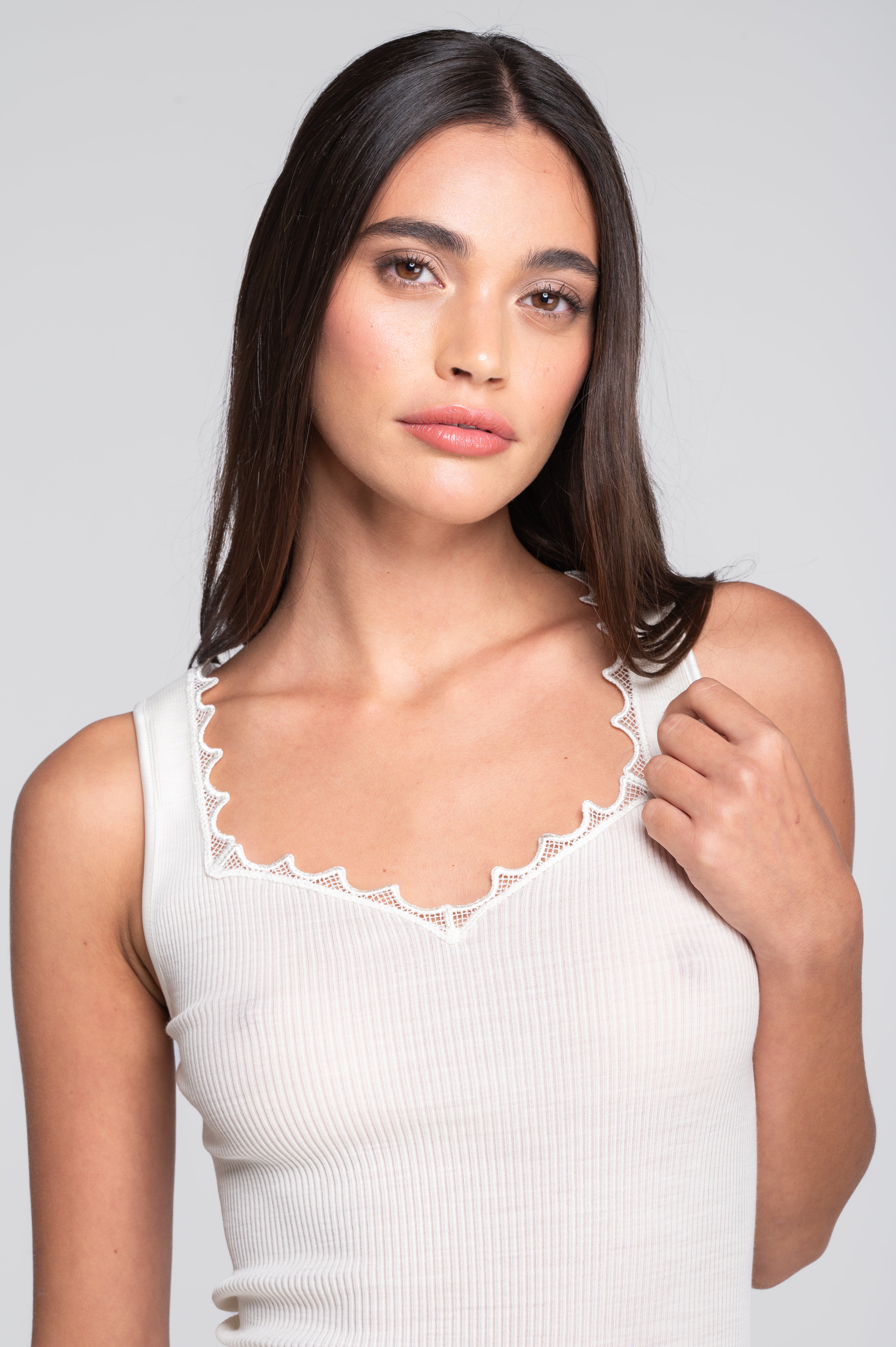 Wool and silk tank top with macramÃ© trim 7655