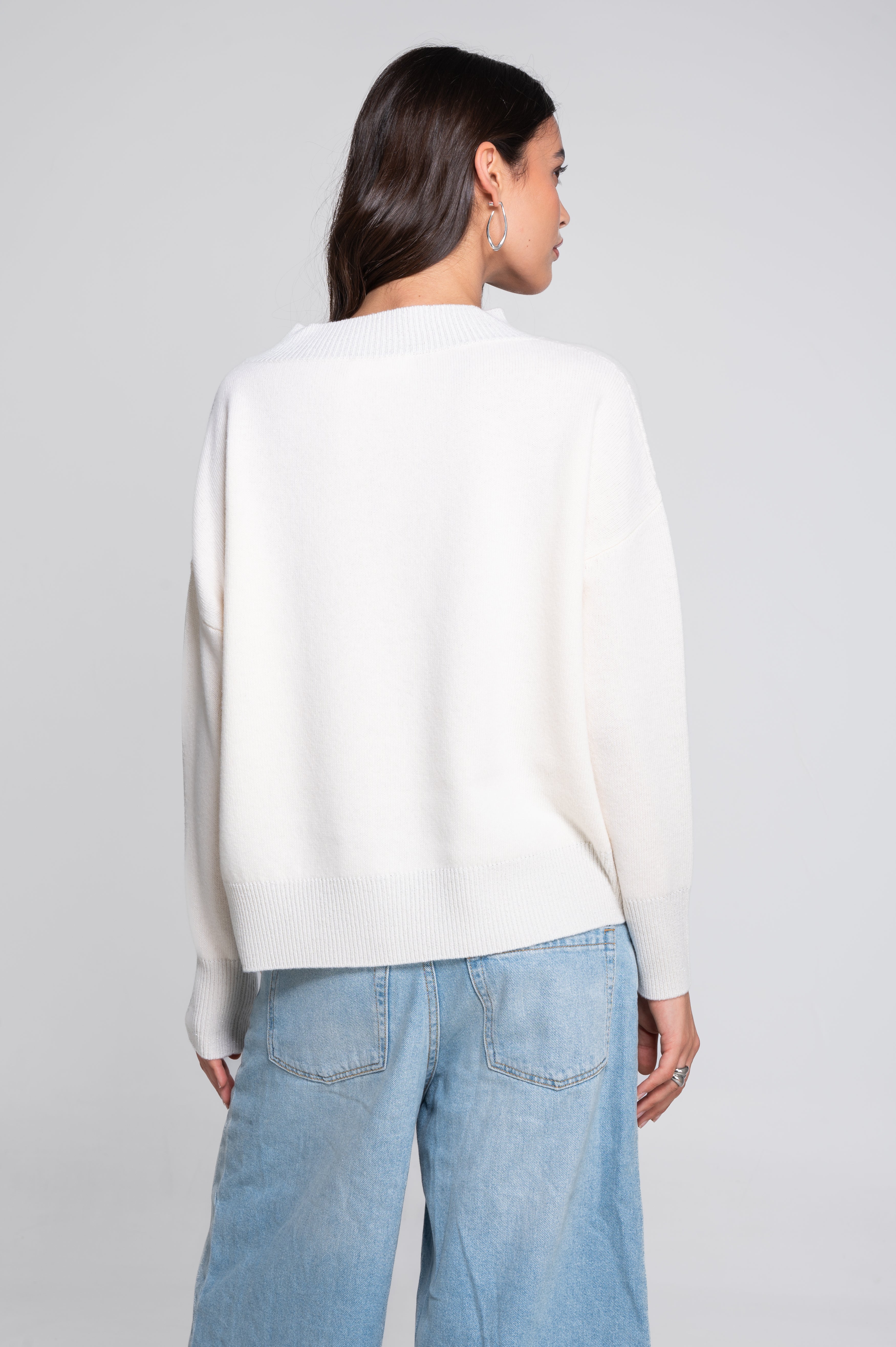 V neck pullover in pure carded wool with lurex details 7672L
